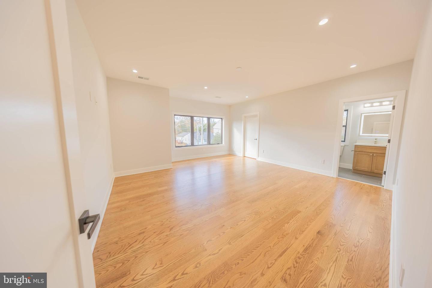 1929 WARE RD, FALLS CHURCH, Virginia 22043, 6 Bedrooms Bedrooms, ,6 BathroomsBathrooms,Residential,For sale,1929 WARE RD,VAFX2268110 MLS # VAFX2268110