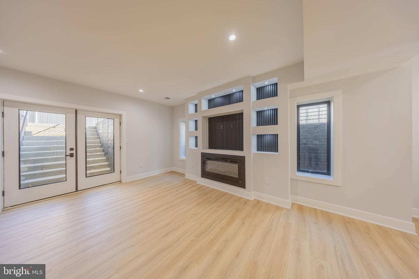 1929 WARE RD, FALLS CHURCH, Virginia 22043, 6 Bedrooms Bedrooms, ,6 BathroomsBathrooms,Residential,For sale,1929 WARE RD,VAFX2268110 MLS # VAFX2268110