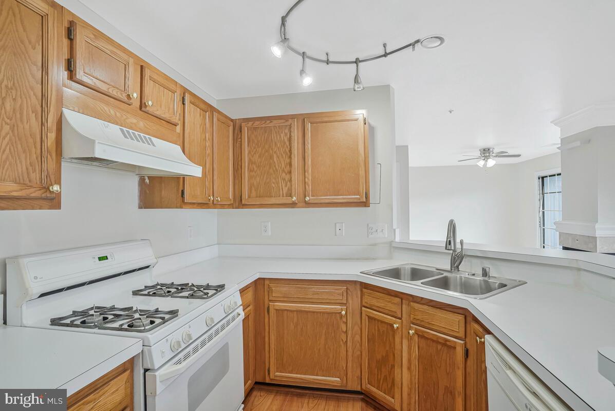 11761 TOLSON PL #11761, WOODBRIDGE, Virginia 22192, 2 Bedrooms Bedrooms, ,2 BathroomsBathrooms,Residential,For sale,11761 TOLSON PL #11761,VAPW2106214 MLS # VAPW2106214