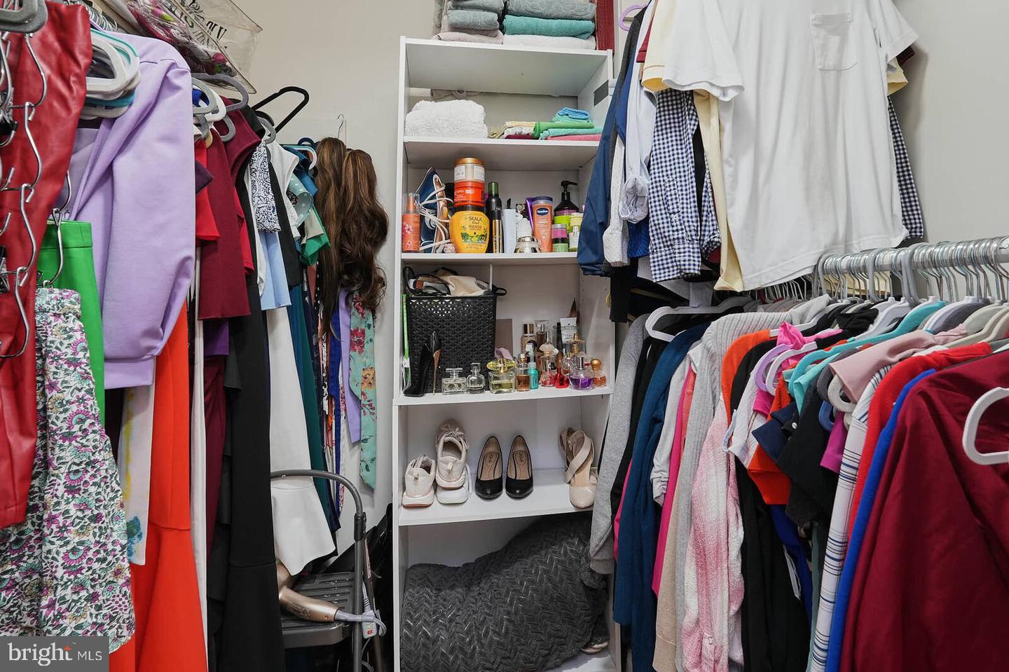 5876 PONTIAC DR, WOODBRIDGE, Virginia 22193, 4 Bedrooms Bedrooms, ,2 BathroomsBathrooms,Residential,For sale,5876 PONTIAC DR,VAPW2106818 MLS # VAPW2106818