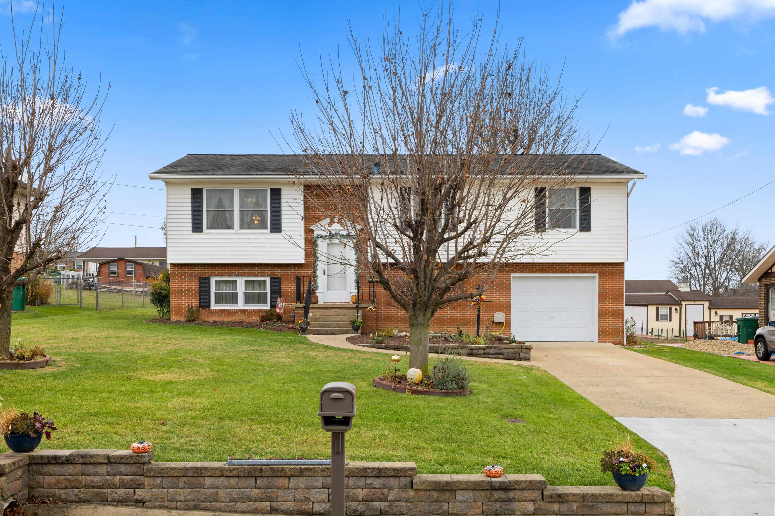 138 FIRST ST, BROADWAY, Virginia 22815, 4 Bedrooms Bedrooms, ,2 BathroomsBathrooms,Residential,138 FIRST ST,671471 MLS # 671471