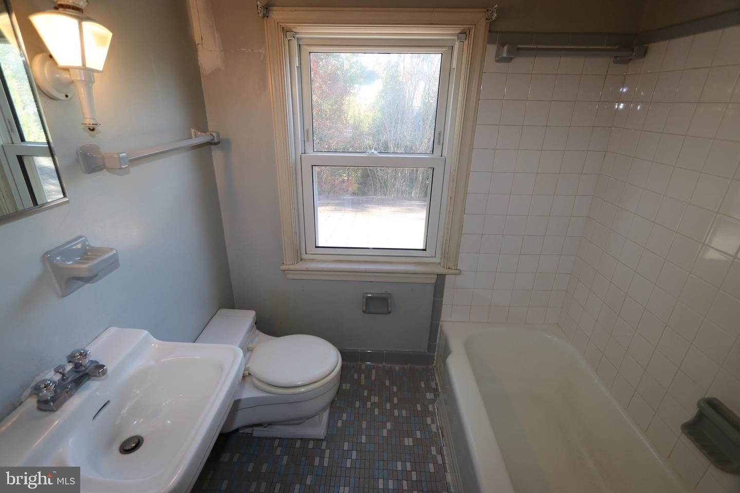 3200 N COLUMBUS ST, ARLINGTON, Virginia 22207, 3 Bedrooms Bedrooms, ,2 BathroomsBathrooms,Residential,For sale,3200 N COLUMBUS ST,VAAR2066224 MLS # VAAR2066224