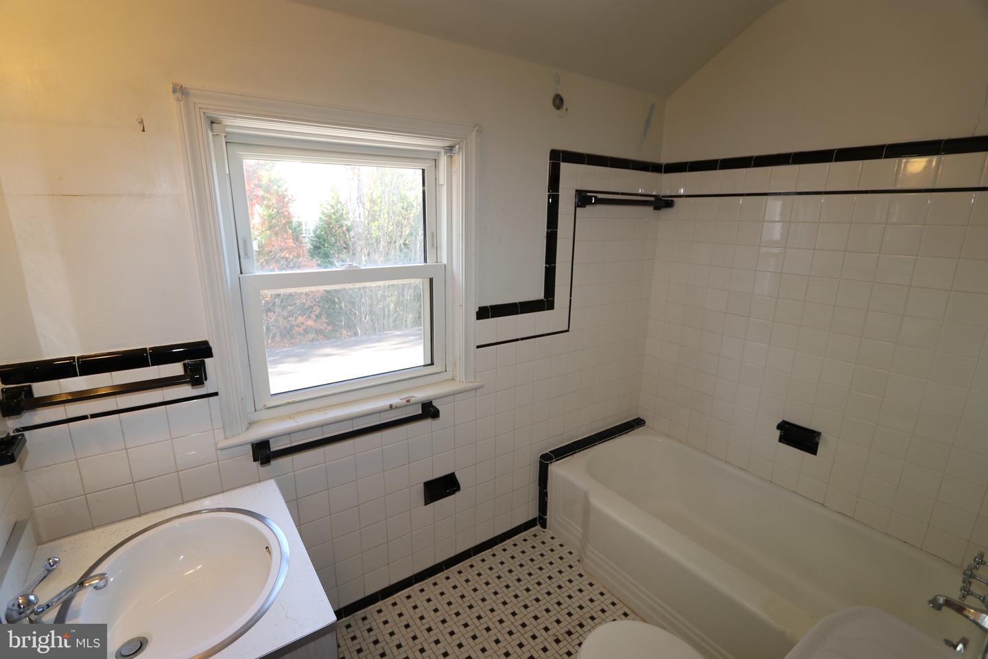 3200 N COLUMBUS ST, ARLINGTON, Virginia 22207, 3 Bedrooms Bedrooms, ,2 BathroomsBathrooms,Residential,For sale,3200 N COLUMBUS ST,VAAR2066224 MLS # VAAR2066224