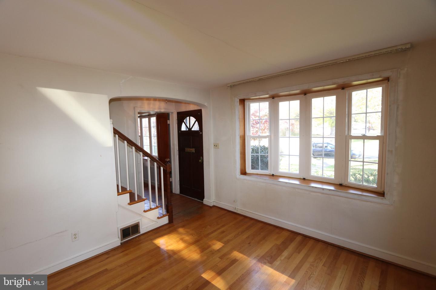 3200 N COLUMBUS ST, ARLINGTON, Virginia 22207, 3 Bedrooms Bedrooms, ,2 BathroomsBathrooms,Residential,For sale,3200 N COLUMBUS ST,VAAR2066224 MLS # VAAR2066224