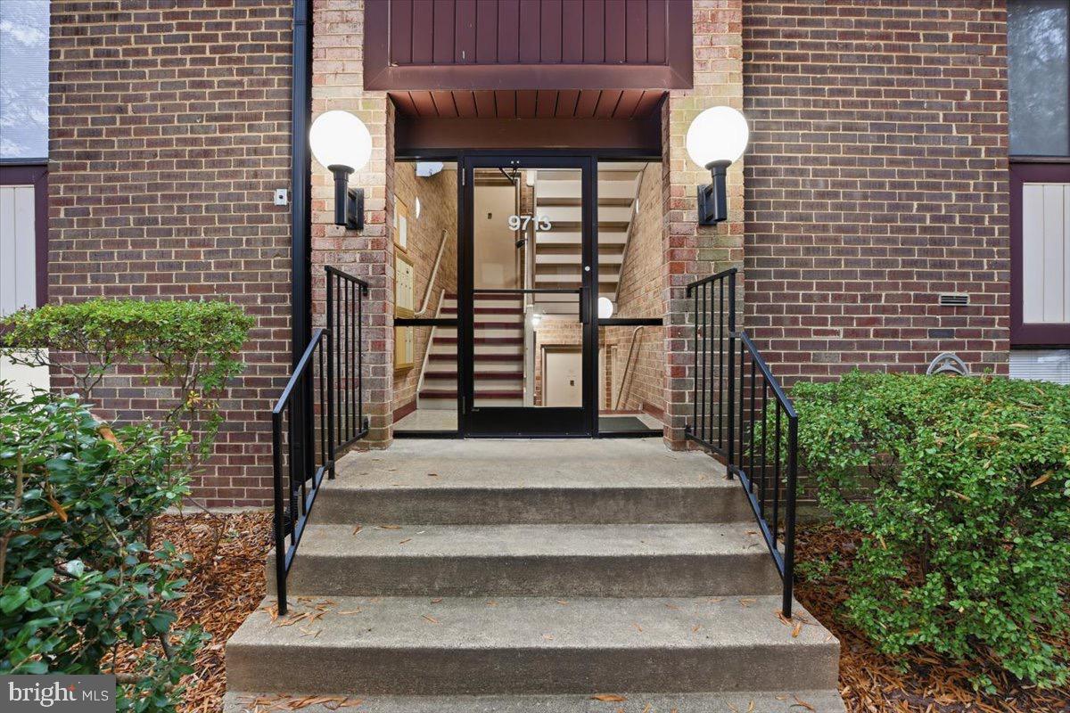 9713 KINGS CROWN CT #1, FAIRFAX, Virginia 22031, 2 Bedrooms Bedrooms, ,2 BathroomsBathrooms,Residential,For sale,9713 KINGS CROWN CT #1,VAFX2279986 MLS # VAFX2279986