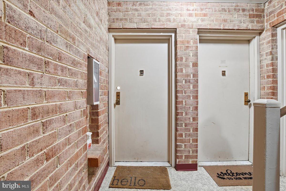 9713 KINGS CROWN CT #1, FAIRFAX, Virginia 22031, 2 Bedrooms Bedrooms, ,2 BathroomsBathrooms,Residential,For sale,9713 KINGS CROWN CT #1,VAFX2279986 MLS # VAFX2279986