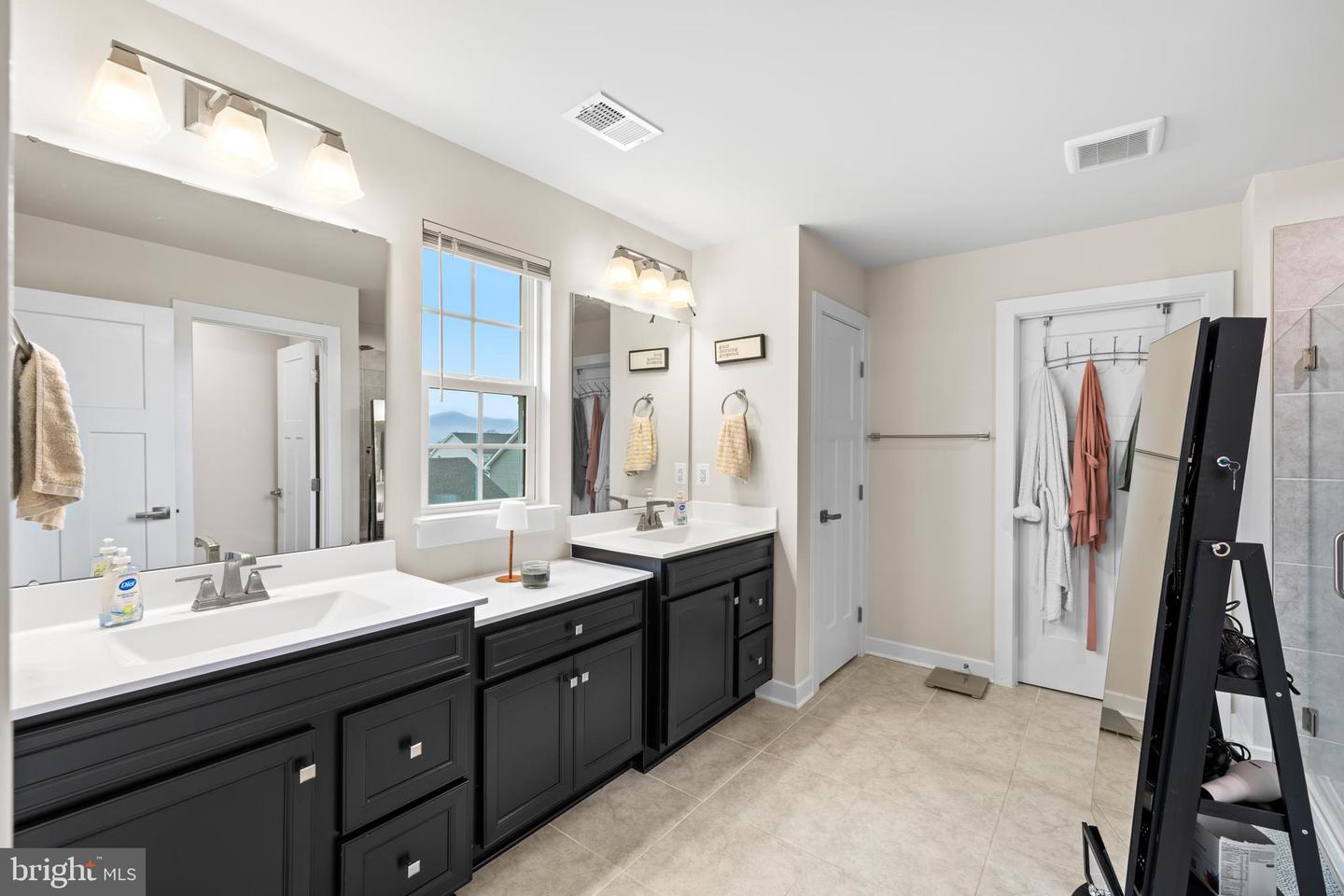 10166 OAK CIRCLE LN, MCGAHEYSVILLE, Virginia 22840, 6 Bedrooms Bedrooms, ,5 BathroomsBathrooms,Residential,For sale,10166 OAK CIRCLE LN,VARO2002746 MLS # VARO2002746