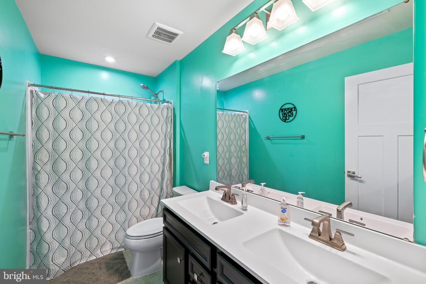 10166 OAK CIRCLE LN, MCGAHEYSVILLE, Virginia 22840, 6 Bedrooms Bedrooms, ,5 BathroomsBathrooms,Residential,For sale,10166 OAK CIRCLE LN,VARO2002746 MLS # VARO2002746