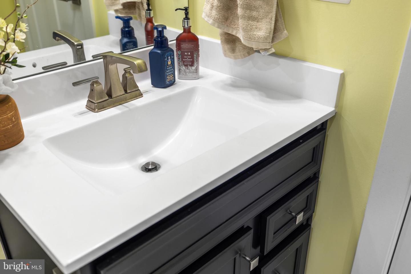 10166 OAK CIRCLE LN, MCGAHEYSVILLE, Virginia 22840, 6 Bedrooms Bedrooms, ,5 BathroomsBathrooms,Residential,For sale,10166 OAK CIRCLE LN,VARO2002746 MLS # VARO2002746