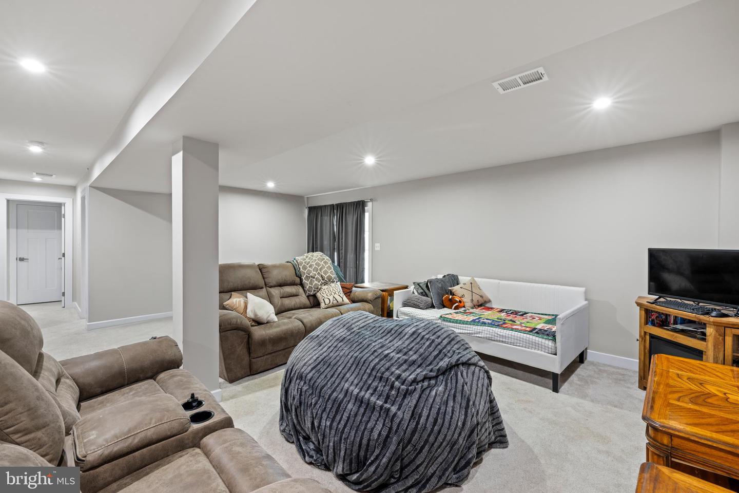 10166 OAK CIRCLE LN, MCGAHEYSVILLE, Virginia 22840, 6 Bedrooms Bedrooms, ,5 BathroomsBathrooms,Residential,For sale,10166 OAK CIRCLE LN,VARO2002746 MLS # VARO2002746