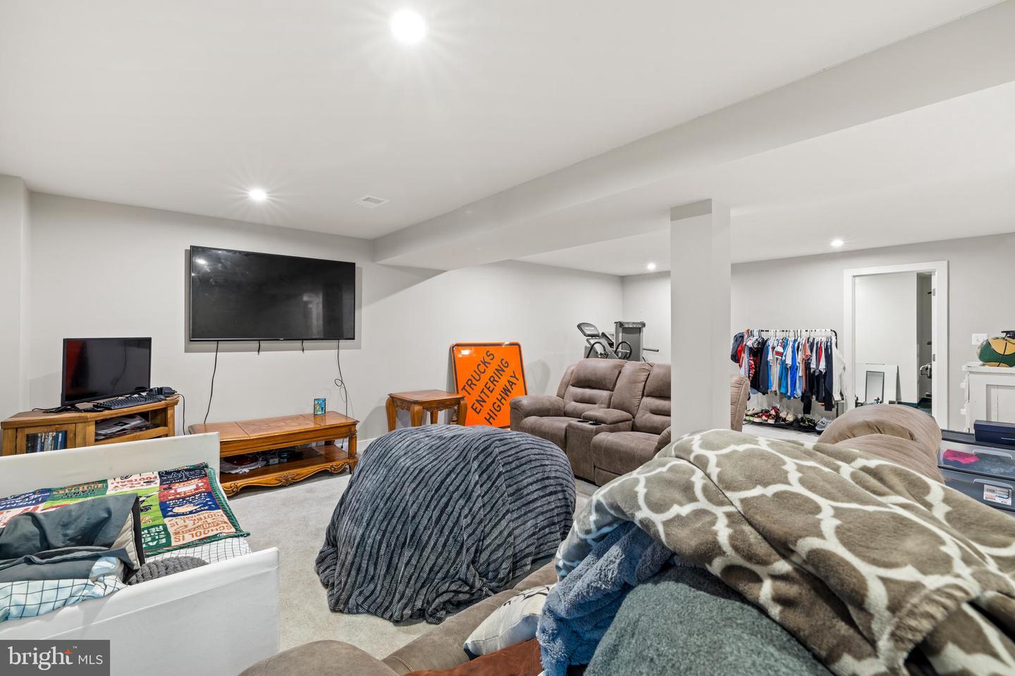 10166 OAK CIRCLE LN, MCGAHEYSVILLE, Virginia 22840, 6 Bedrooms Bedrooms, ,5 BathroomsBathrooms,Residential,For sale,10166 OAK CIRCLE LN,VARO2002746 MLS # VARO2002746