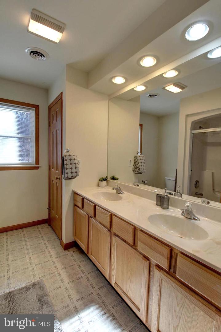 745 FIRE TRAIL RD, LINDEN, Virginia 22642, 4 Bedrooms Bedrooms, ,3 BathroomsBathrooms,Residential,For sale,745 FIRE TRAIL RD,VAWR2012834 MLS # VAWR2012834