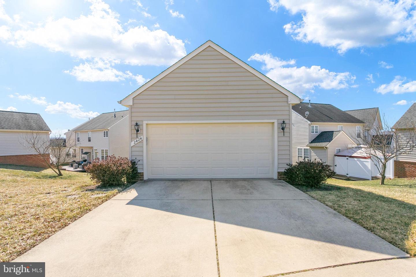 2424 FIVE FATHOM CIR, WOODBRIDGE, Virginia 22191, 5 Bedrooms Bedrooms, ,3 BathroomsBathrooms,Residential,For sale,2424 FIVE FATHOM CIR,VAPW2108274 MLS # VAPW2108274