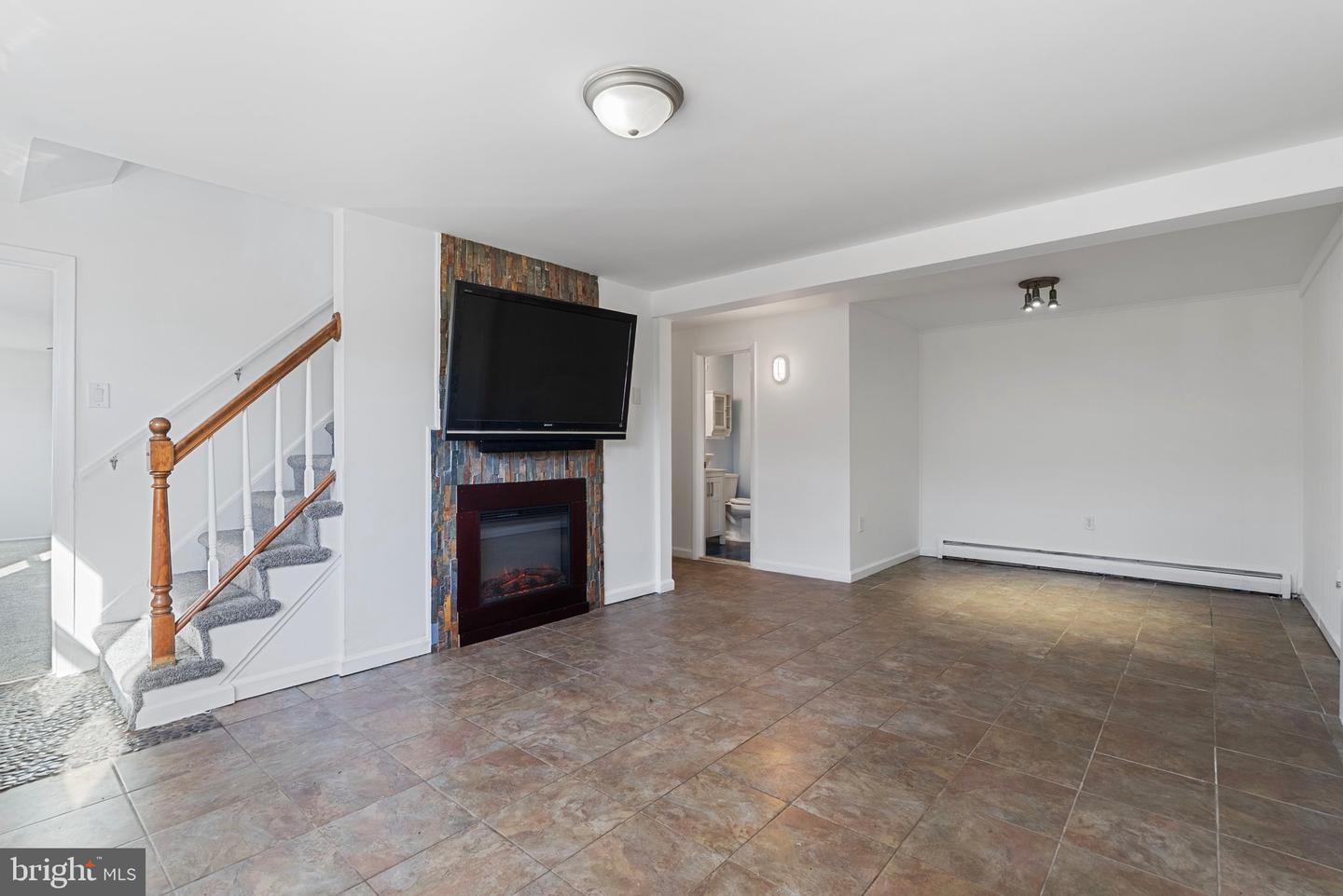 13421 HILLENDALE DR, WOODBRIDGE, Virginia 22193, 4 Bedrooms Bedrooms, 10 Rooms Rooms,2 BathroomsBathrooms,Residential,For sale,13421 HILLENDALE DR,VAPW2108322 MLS # VAPW2108322