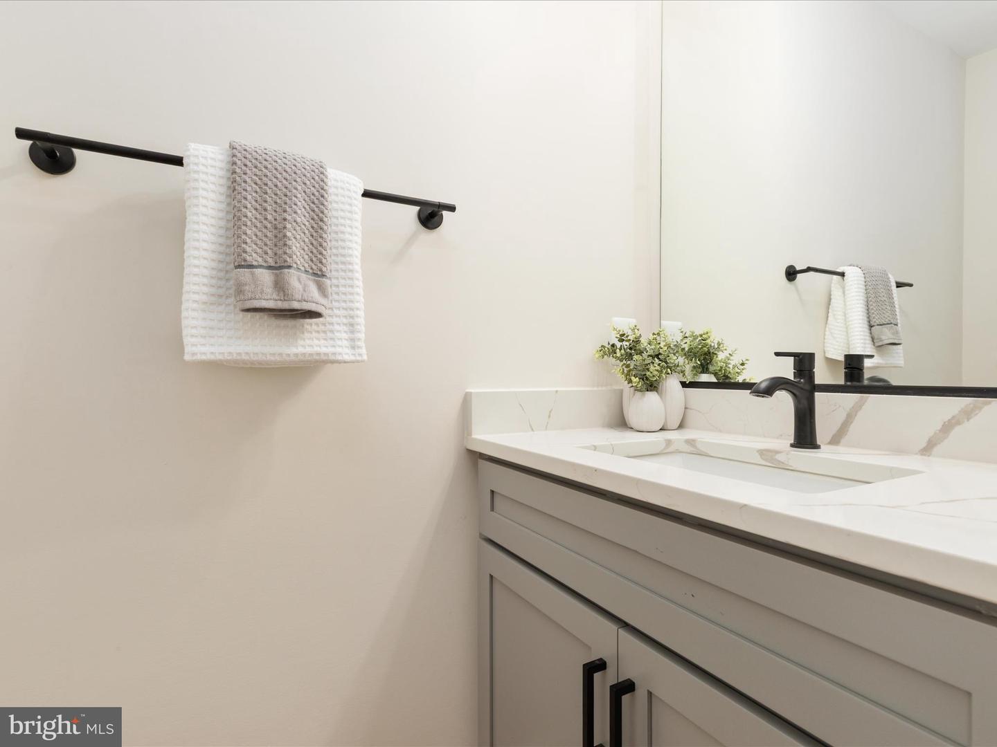 13209 JOHNNY MOORE LN, CLIFTON, Virginia 20124, 5 Bedrooms Bedrooms, ,4 BathroomsBathrooms,Residential,For sale,13209 JOHNNY MOORE LN,VAFX2280446 MLS # VAFX2280446 13209 JOHNNY MOORE LN, CLIFTON, Virginia 20124, 5 Bedrooms Bedrooms, ,4 BathroomsBathrooms,Residential,For sale,13209 JOHNNY MOORE LN,VAFX2280446 MLS # VAFX2280446