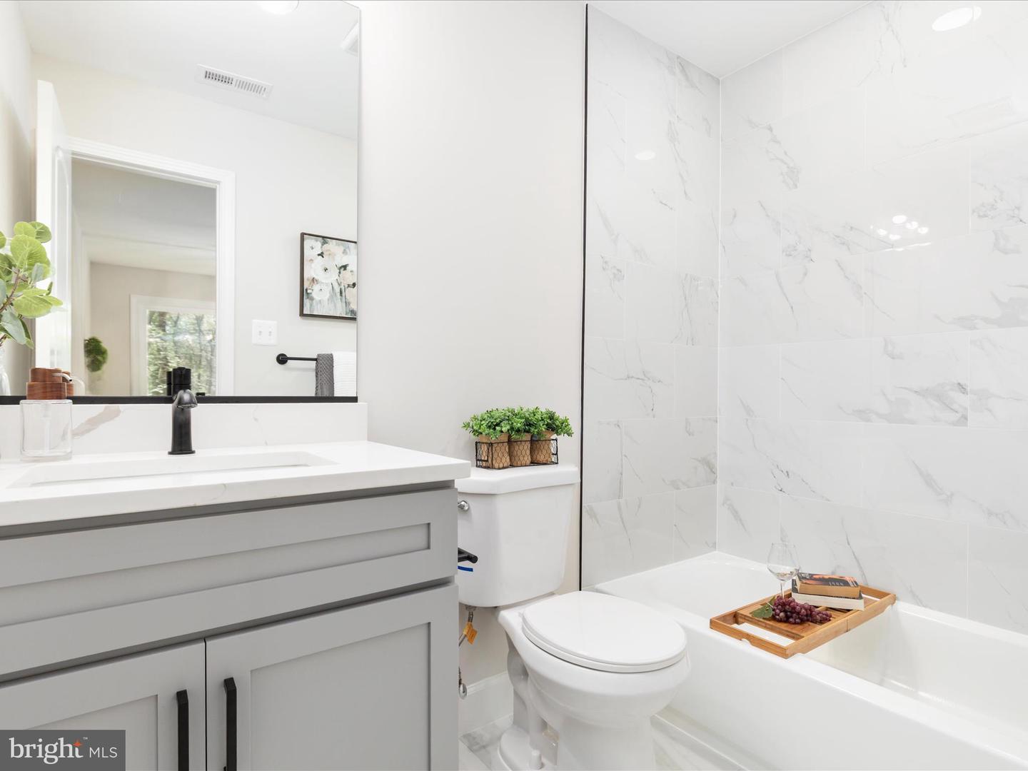 13209 JOHNNY MOORE LN, CLIFTON, Virginia 20124, 5 Bedrooms Bedrooms, ,4 BathroomsBathrooms,Residential,For sale,13209 JOHNNY MOORE LN,VAFX2280446 MLS # VAFX2280446 13209 JOHNNY MOORE LN, CLIFTON, Virginia 20124, 5 Bedrooms Bedrooms, ,4 BathroomsBathrooms,Residential,For sale,13209 JOHNNY MOORE LN,VAFX2280446 MLS # VAFX2280446