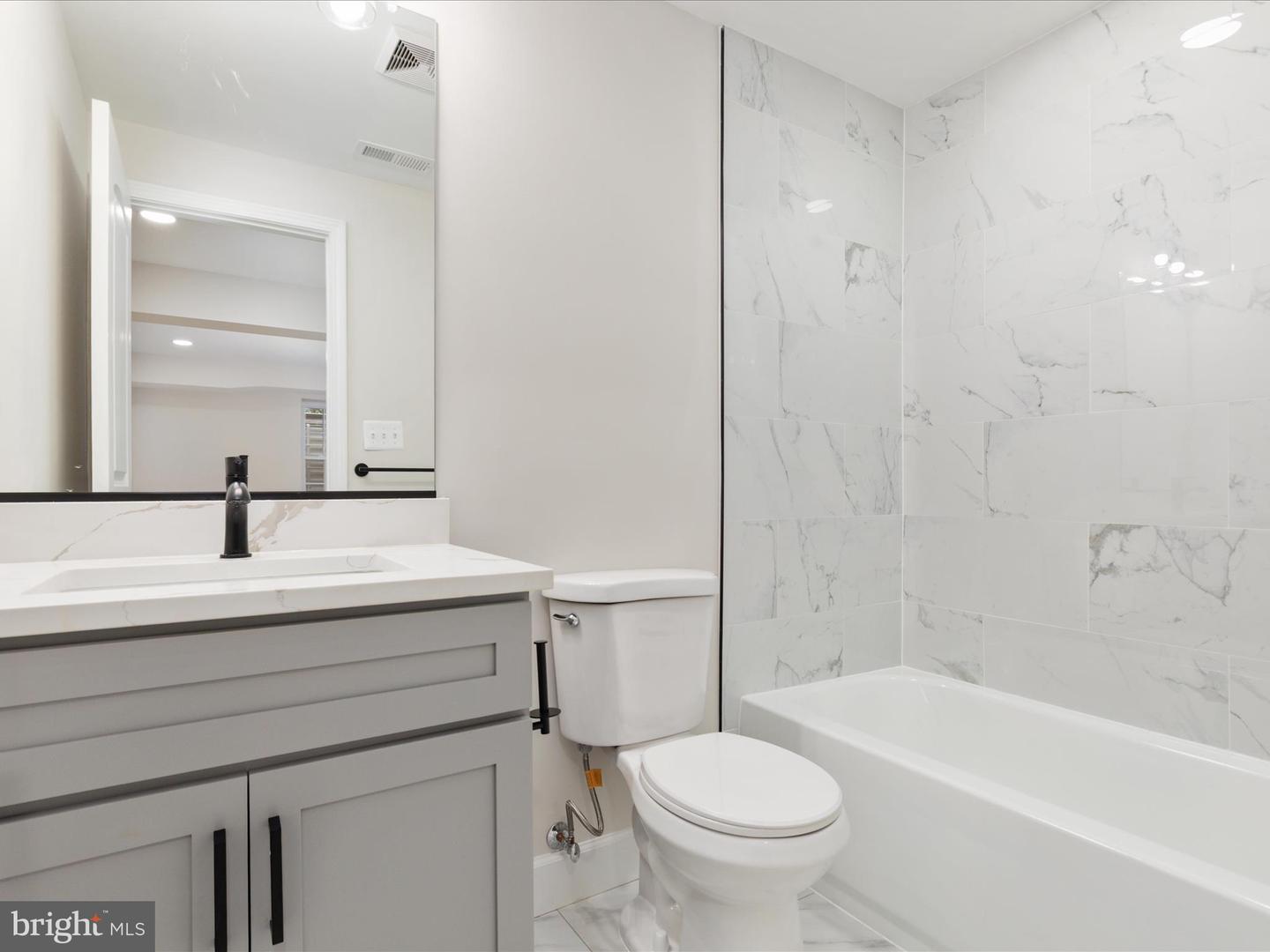 13209 JOHNNY MOORE LN, CLIFTON, Virginia 20124, 5 Bedrooms Bedrooms, ,4 BathroomsBathrooms,Residential,For sale,13209 JOHNNY MOORE LN,VAFX2280446 MLS # VAFX2280446 13209 JOHNNY MOORE LN, CLIFTON, Virginia 20124, 5 Bedrooms Bedrooms, ,4 BathroomsBathrooms,Residential,For sale,13209 JOHNNY MOORE LN,VAFX2280446 MLS # VAFX2280446