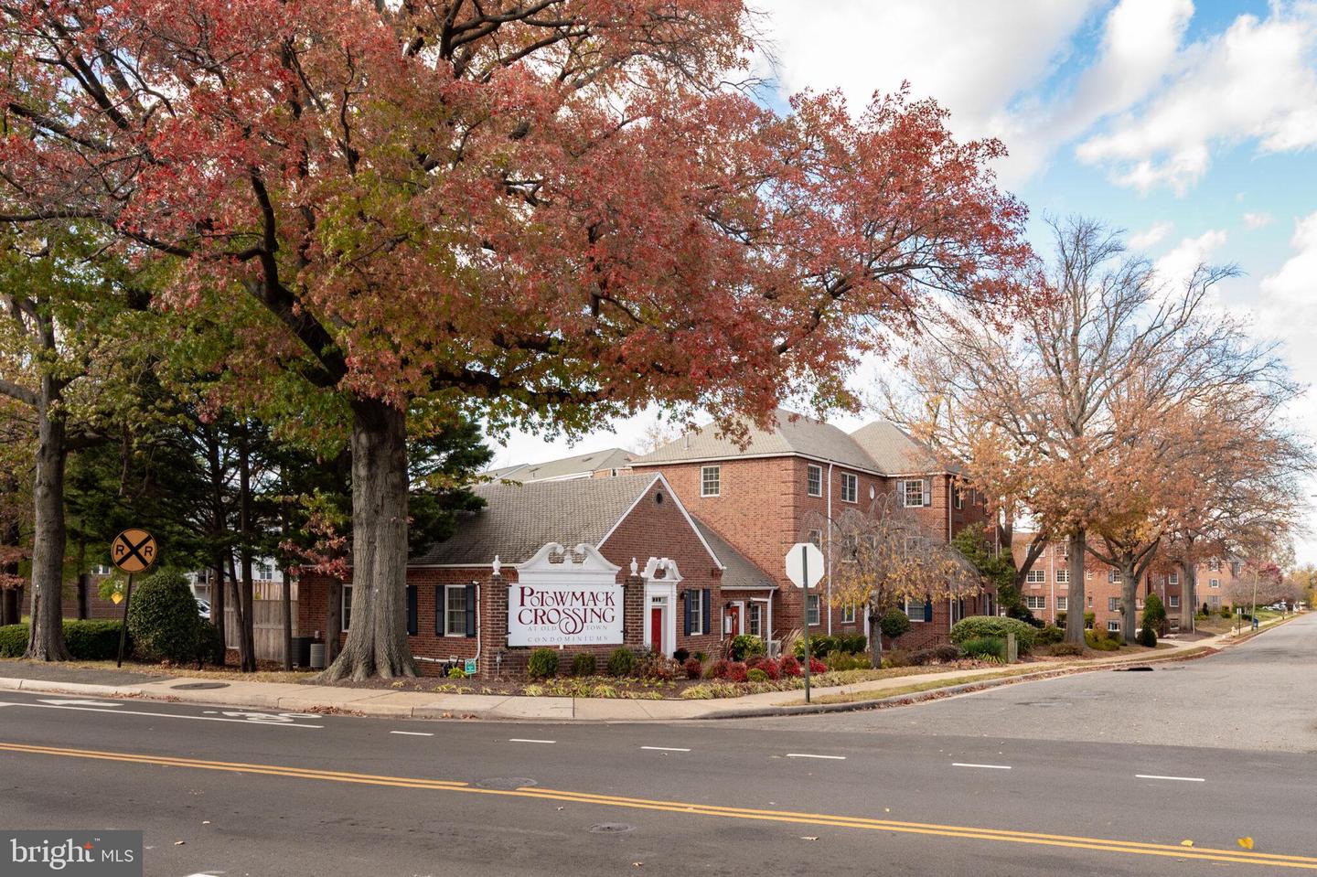 1630 W ABINGDON DR #202, ALEXANDRIA, Virginia 22314, 1 Bedroom Bedrooms, ,1 BathroomBathrooms,Residential,For sale,1630 W ABINGDON DR #202,VAAX2052046 MLS # VAAX2052046