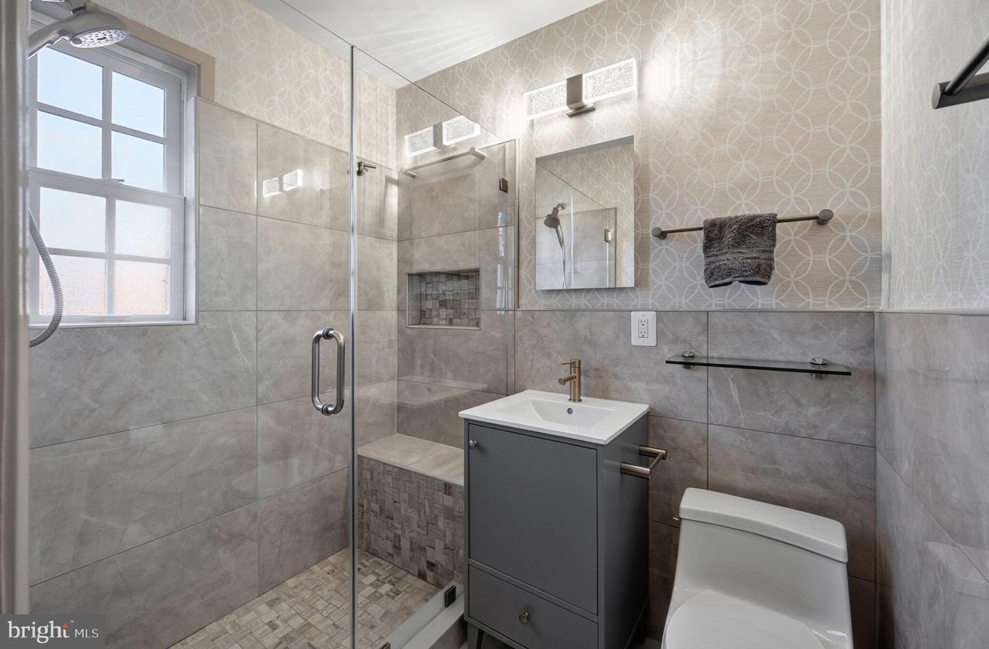 1630 W ABINGDON DR #202, ALEXANDRIA, Virginia 22314, 1 Bedroom Bedrooms, ,1 BathroomBathrooms,Residential,For sale,1630 W ABINGDON DR #202,VAAX2052046 MLS # VAAX2052046