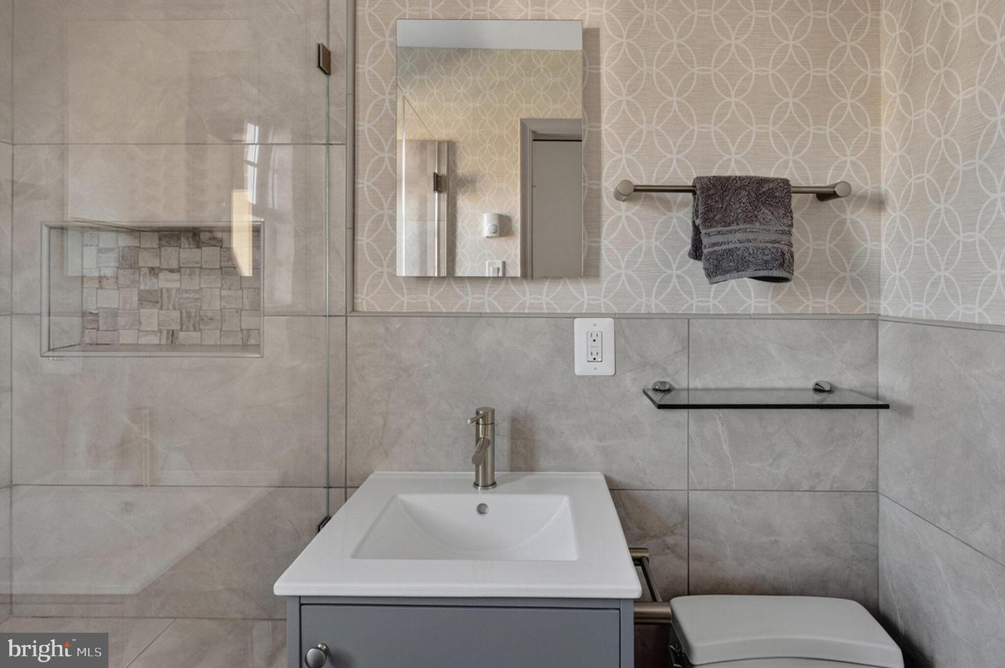 1630 W ABINGDON DR #202, ALEXANDRIA, Virginia 22314, 1 Bedroom Bedrooms, ,1 BathroomBathrooms,Residential,For sale,1630 W ABINGDON DR #202,VAAX2052046 MLS # VAAX2052046