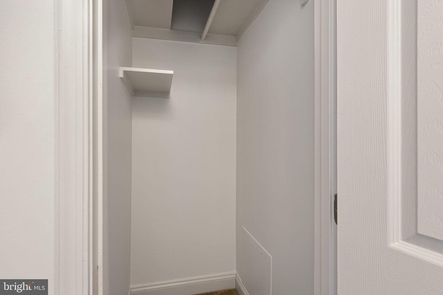 1630 W ABINGDON DR #202, ALEXANDRIA, Virginia 22314, 1 Bedroom Bedrooms, ,1 BathroomBathrooms,Residential,For sale,1630 W ABINGDON DR #202,VAAX2052046 MLS # VAAX2052046