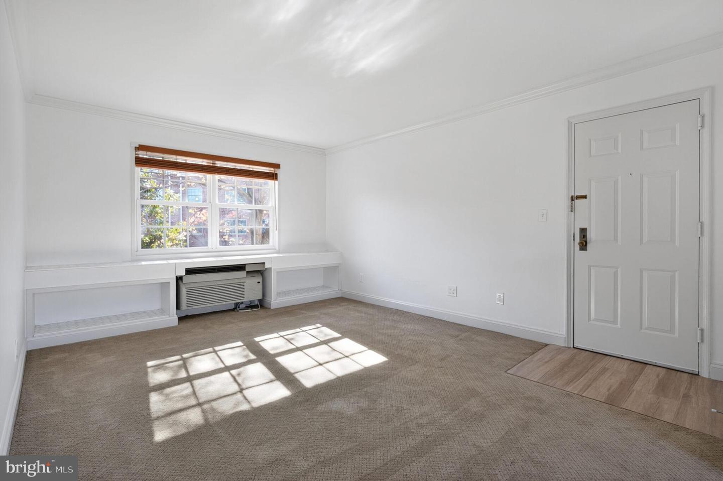 1630 W ABINGDON DR #202, ALEXANDRIA, Virginia 22314, 1 Bedroom Bedrooms, ,1 BathroomBathrooms,Residential,For sale,1630 W ABINGDON DR #202,VAAX2052046 MLS # VAAX2052046