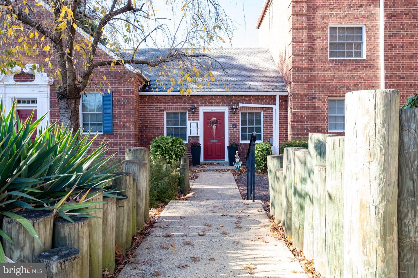 1630 W ABINGDON DR #202, ALEXANDRIA, Virginia 22314, 1 Bedroom Bedrooms, ,1 BathroomBathrooms,Residential,For sale,1630 W ABINGDON DR #202,VAAX2052046 MLS # VAAX2052046