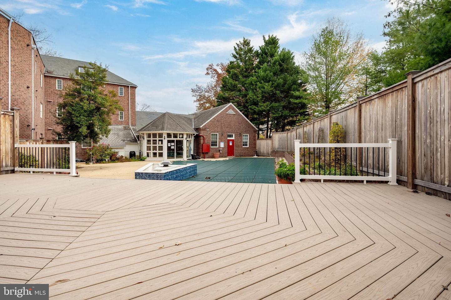 1630 W ABINGDON DR #202, ALEXANDRIA, Virginia 22314, 1 Bedroom Bedrooms, ,1 BathroomBathrooms,Residential,For sale,1630 W ABINGDON DR #202,VAAX2052046 MLS # VAAX2052046