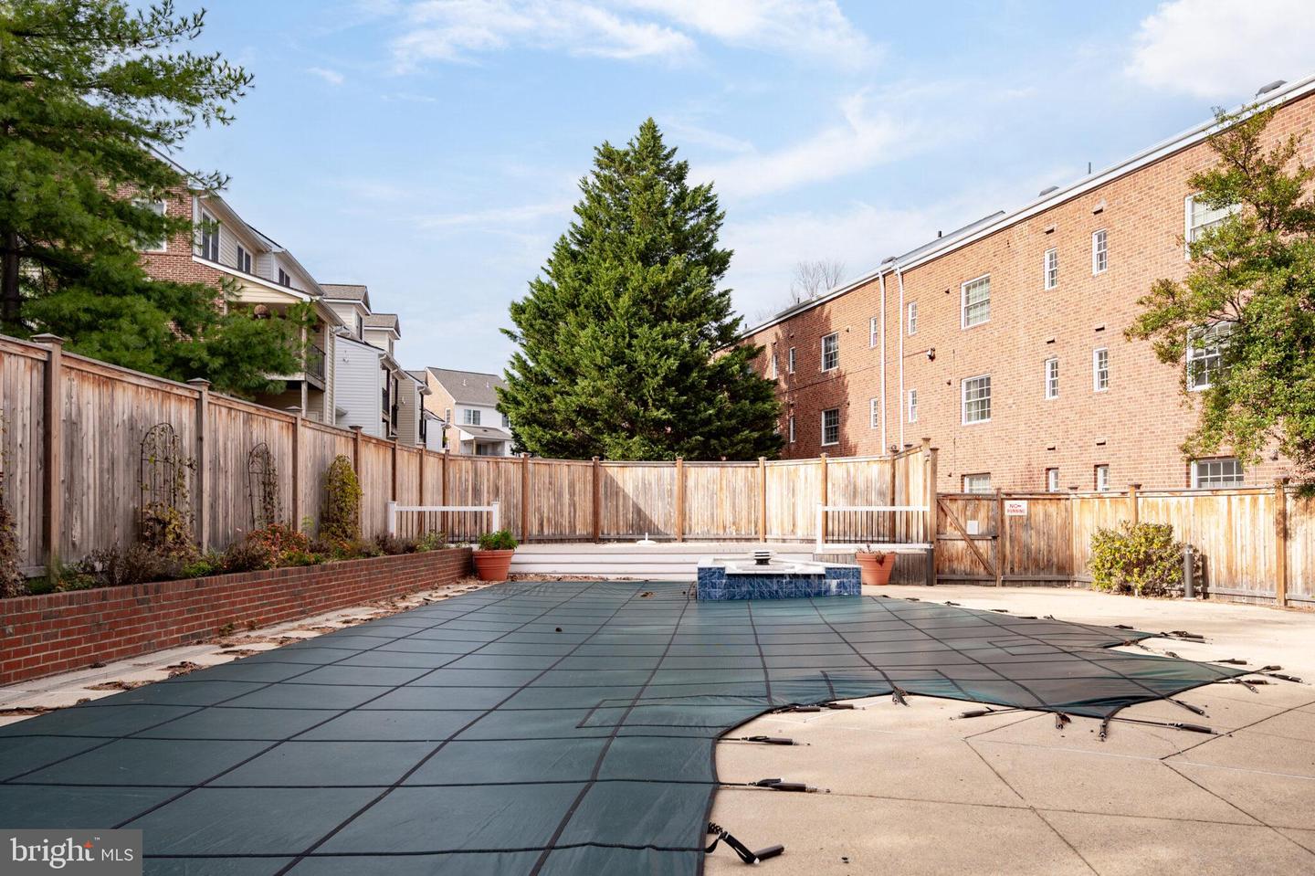 1630 W ABINGDON DR #202, ALEXANDRIA, Virginia 22314, 1 Bedroom Bedrooms, ,1 BathroomBathrooms,Residential,For sale,1630 W ABINGDON DR #202,VAAX2052046 MLS # VAAX2052046