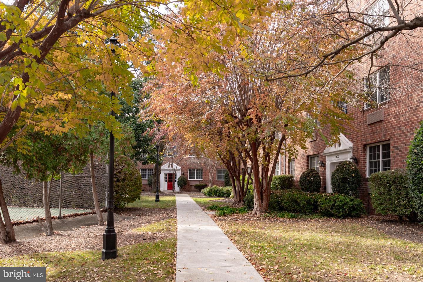 1630 W ABINGDON DR #202, ALEXANDRIA, Virginia 22314, 1 Bedroom Bedrooms, ,1 BathroomBathrooms,Residential,For sale,1630 W ABINGDON DR #202,VAAX2052046 MLS # VAAX2052046