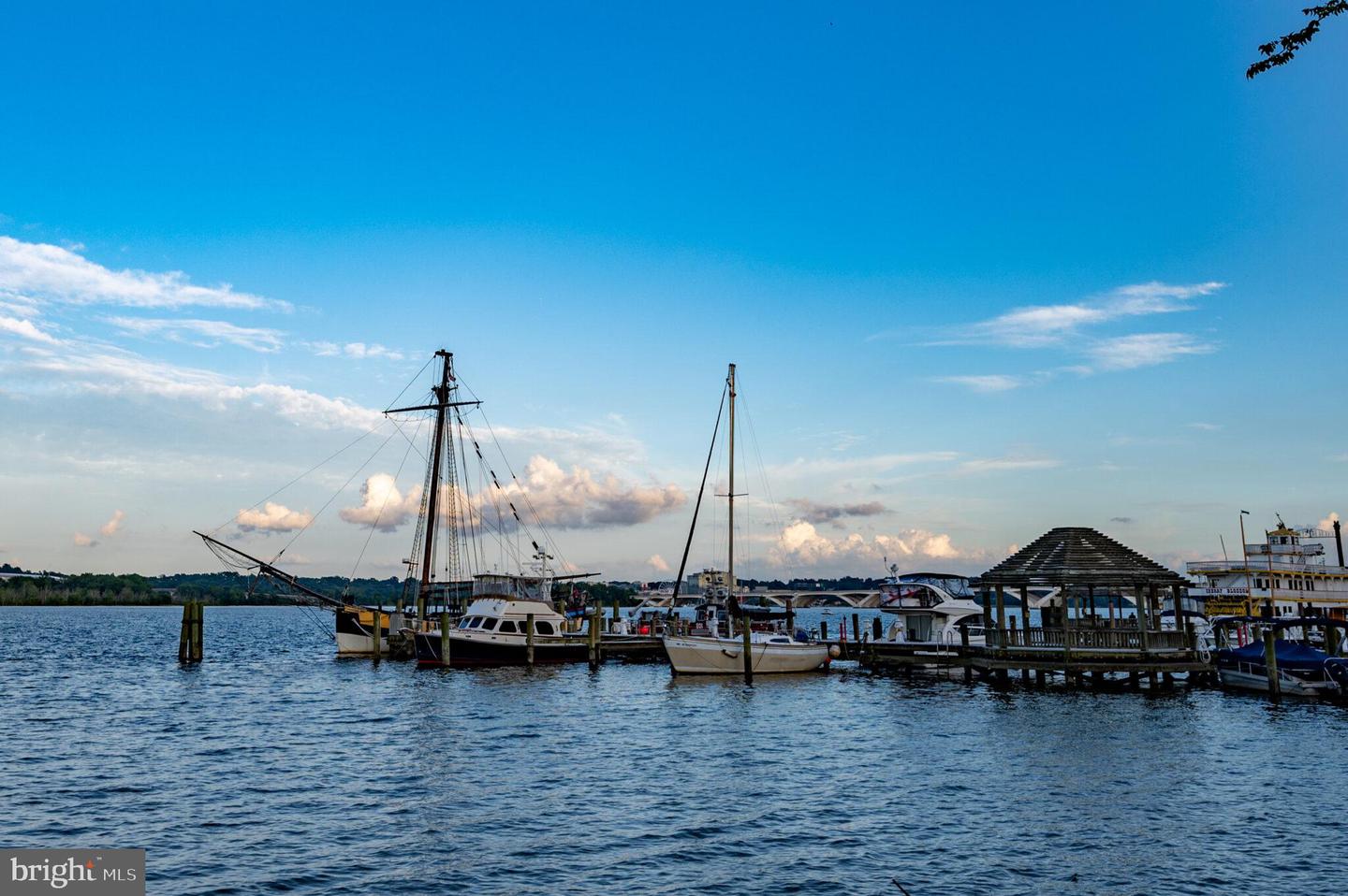 1630 W ABINGDON DR #202, ALEXANDRIA, Virginia 22314, 1 Bedroom Bedrooms, ,1 BathroomBathrooms,Residential,For sale,1630 W ABINGDON DR #202,VAAX2052046 MLS # VAAX2052046