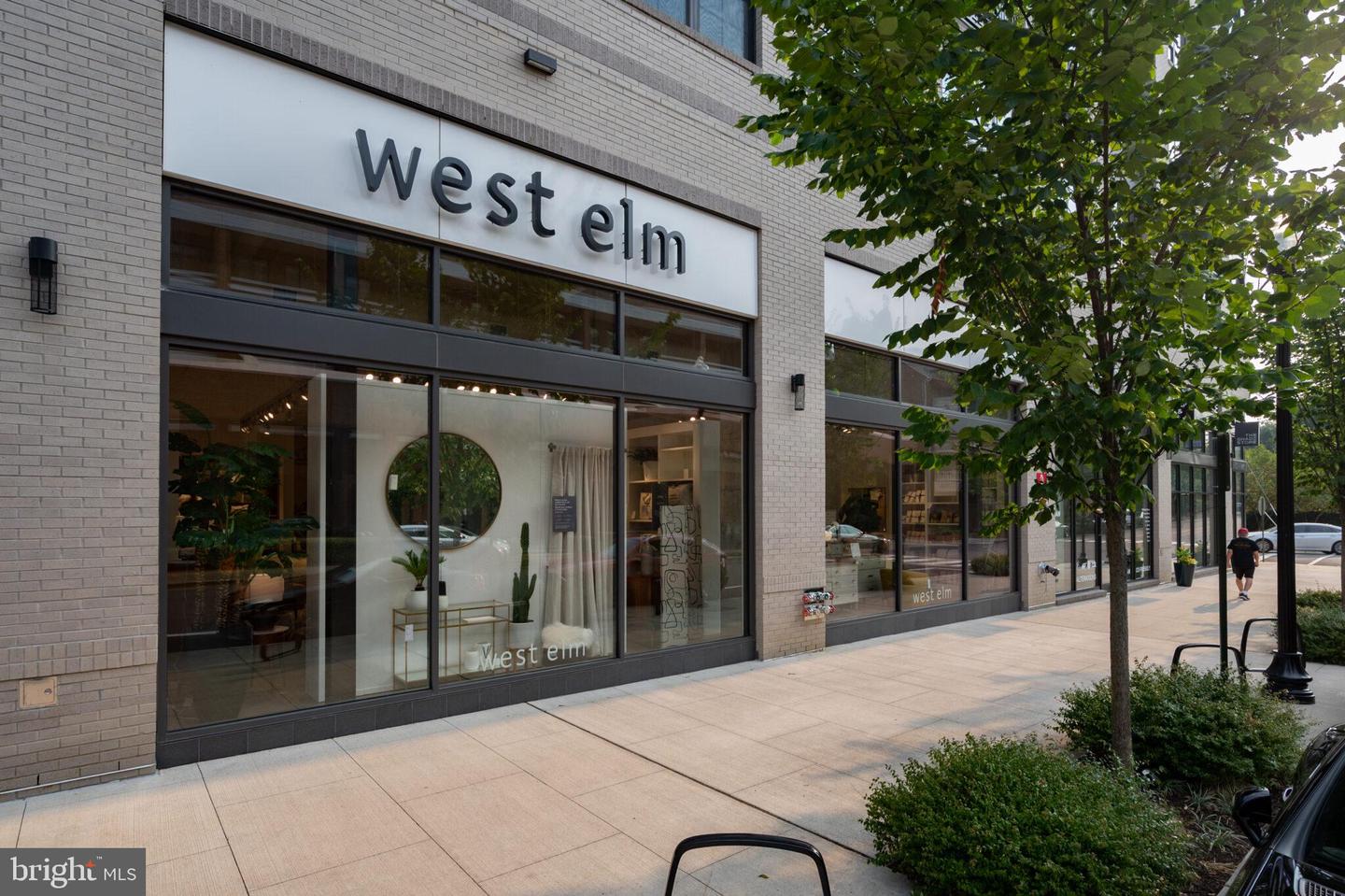 1630 W ABINGDON DR #202, ALEXANDRIA, Virginia 22314, 1 Bedroom Bedrooms, ,1 BathroomBathrooms,Residential,For sale,1630 W ABINGDON DR #202,VAAX2052046 MLS # VAAX2052046