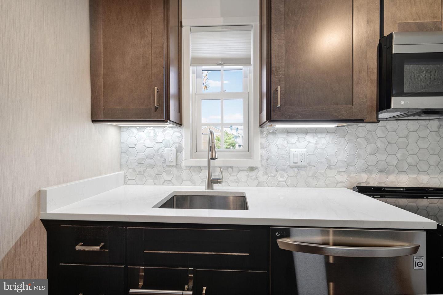 1630 W ABINGDON DR #202, ALEXANDRIA, Virginia 22314, 1 Bedroom Bedrooms, ,1 BathroomBathrooms,Residential,For sale,1630 W ABINGDON DR #202,VAAX2052046 MLS # VAAX2052046