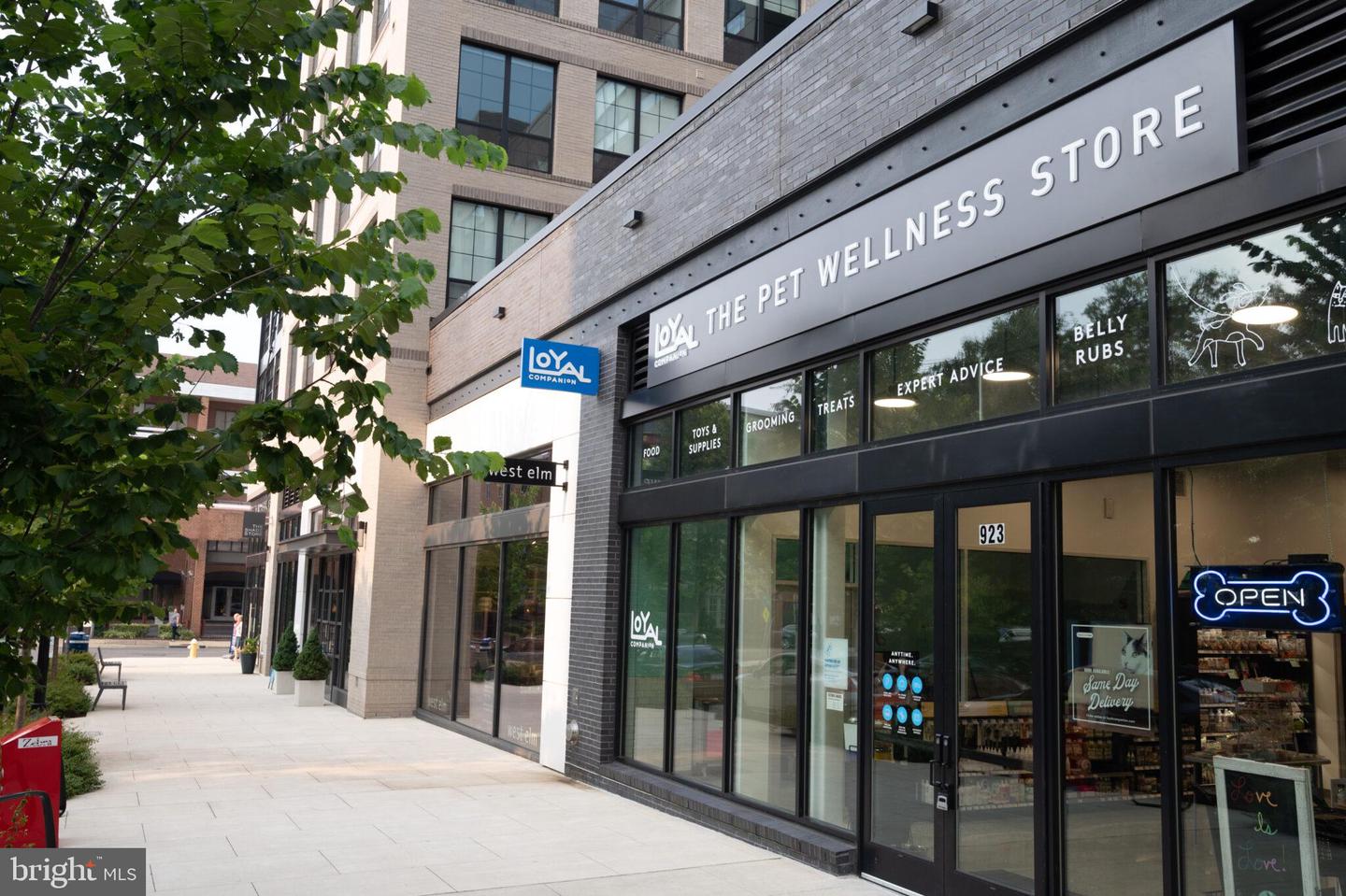 1630 W ABINGDON DR #202, ALEXANDRIA, Virginia 22314, 1 Bedroom Bedrooms, ,1 BathroomBathrooms,Residential,For sale,1630 W ABINGDON DR #202,VAAX2052046 MLS # VAAX2052046