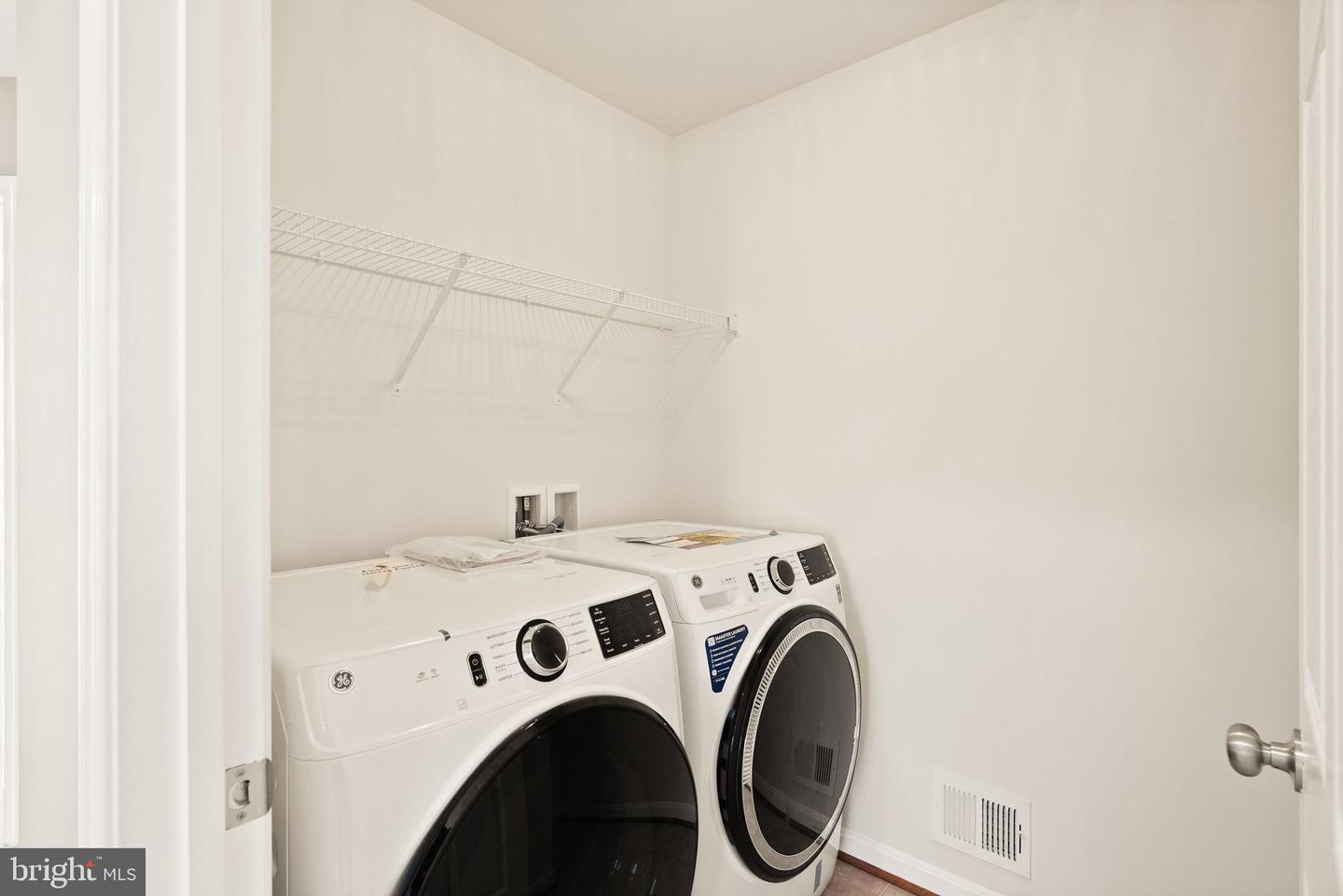 7722 YALTA WAY, GAINESVILLE, Virginia 20155, 4 Bedrooms Bedrooms, 11 Rooms Rooms,3 BathroomsBathrooms,Residential,For sale,7722 YALTA WAY,VAPW2108262 MLS # VAPW2108262