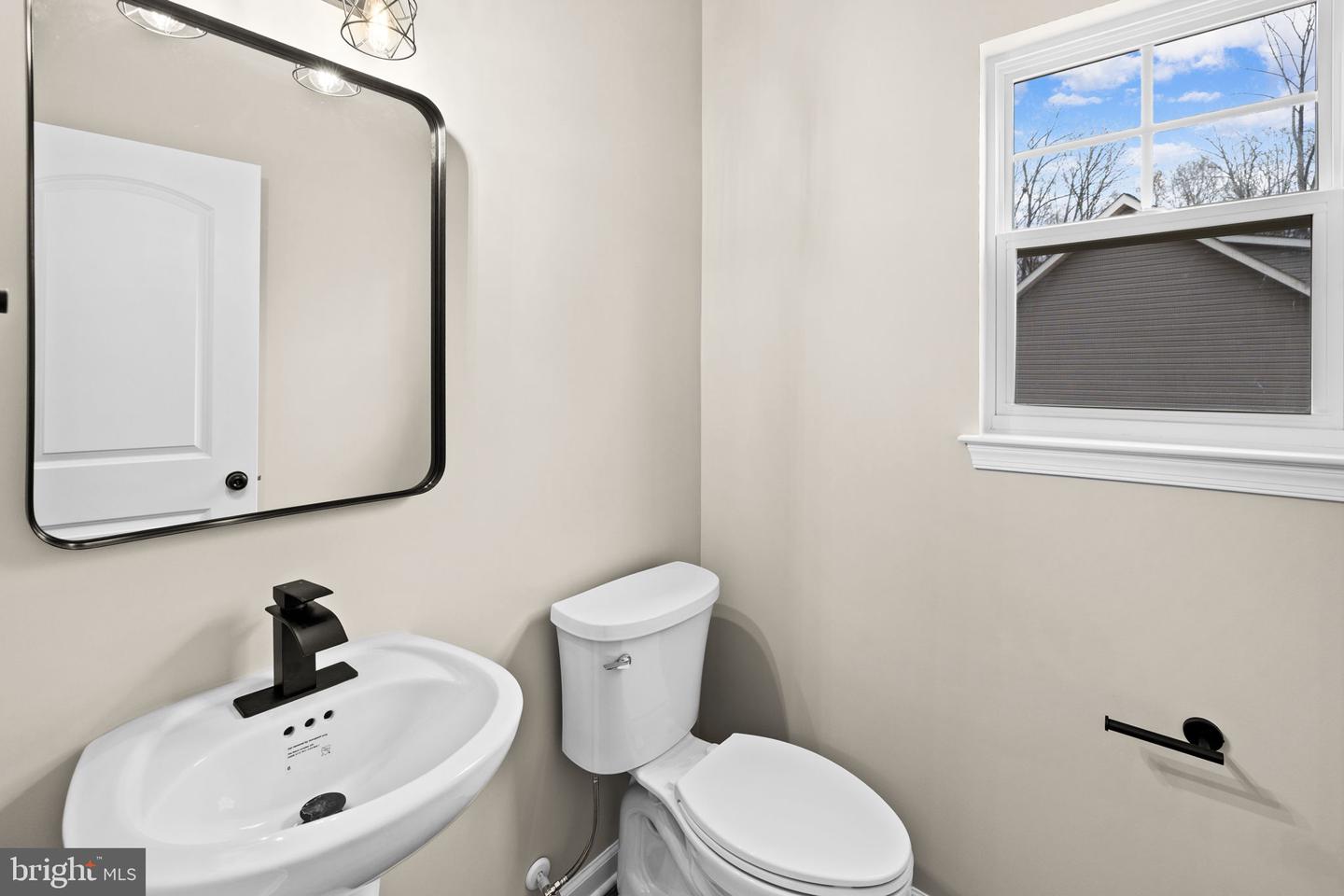 10912 THIEL CT, SPOTSYLVANIA, Virginia 22551, 4 Bedrooms Bedrooms, ,2 BathroomsBathrooms,Residential,For sale,10912 THIEL CT,VASP2037824 MLS # VASP2037824