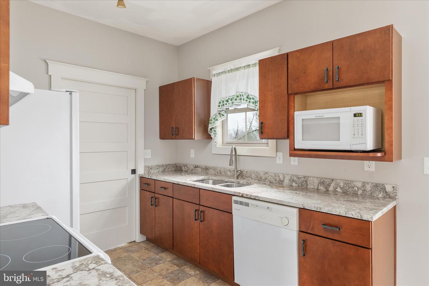 2996 HAWK LN, BROADWAY, Virginia 22815, 5 Bedrooms Bedrooms, ,3 BathroomsBathrooms,Residential,For sale,2996 HAWK LN,VARO2002754 MLS # VARO2002754