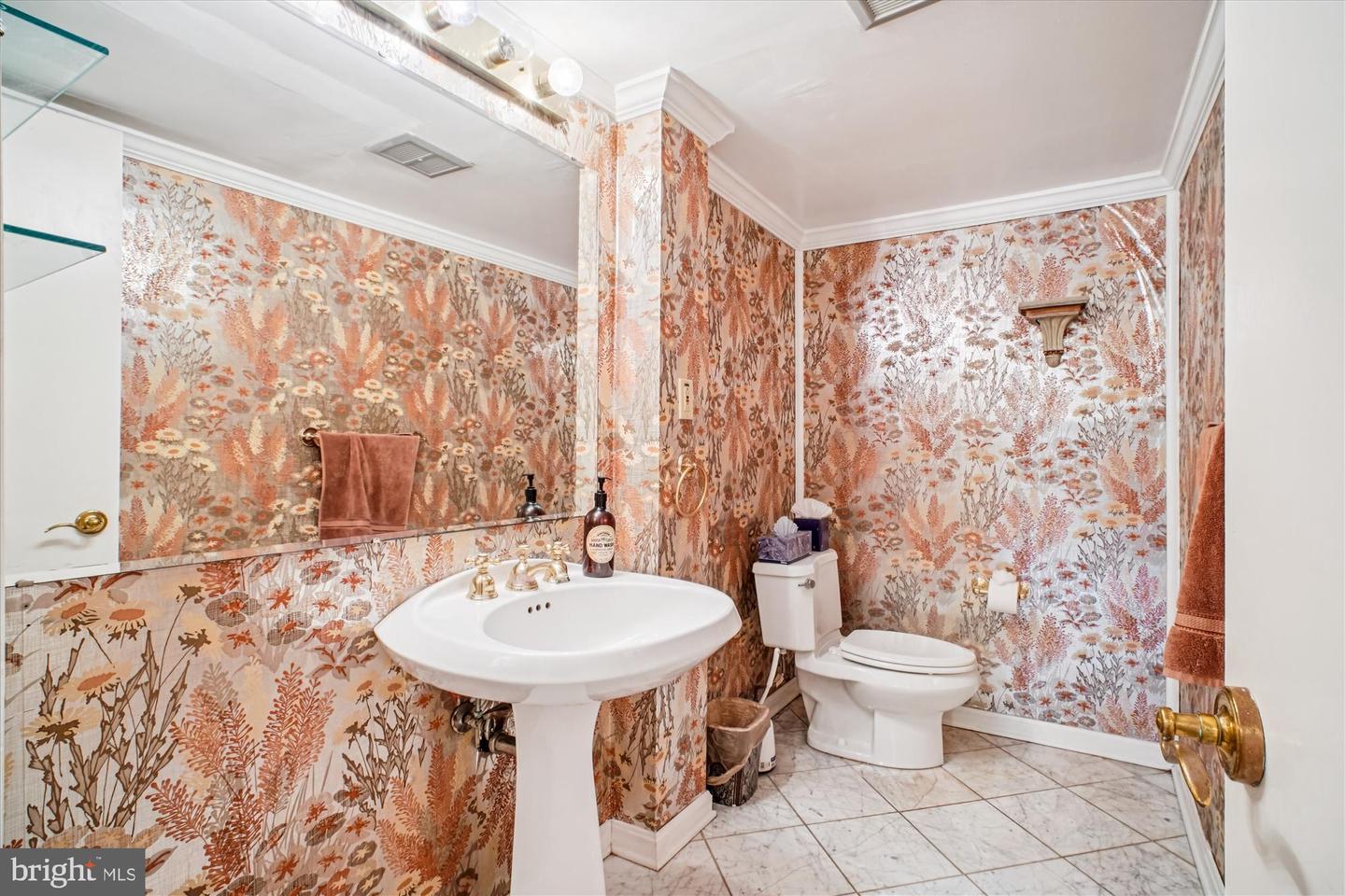 6144 CHESTERBROOK RD, MCLEAN, Virginia 22101, 3 Bedrooms Bedrooms, ,2 BathroomsBathrooms,Residential,For sale,6144 CHESTERBROOK RD,VAFX2280464 MLS # VAFX2280464