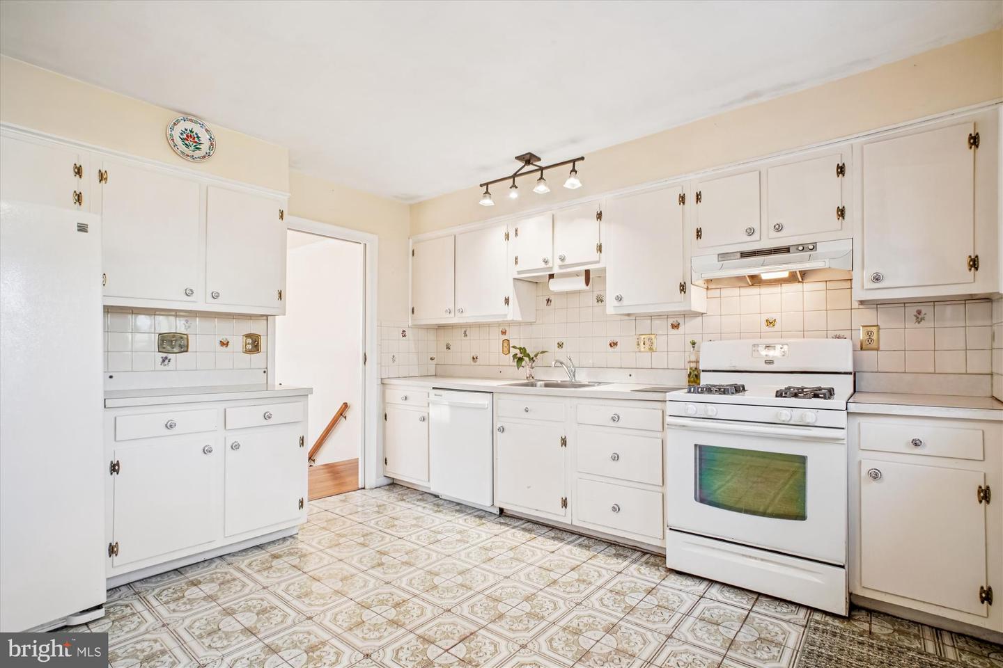 6144 CHESTERBROOK RD, MCLEAN, Virginia 22101, 3 Bedrooms Bedrooms, ,2 BathroomsBathrooms,Residential,For sale,6144 CHESTERBROOK RD,VAFX2280464 MLS # VAFX2280464