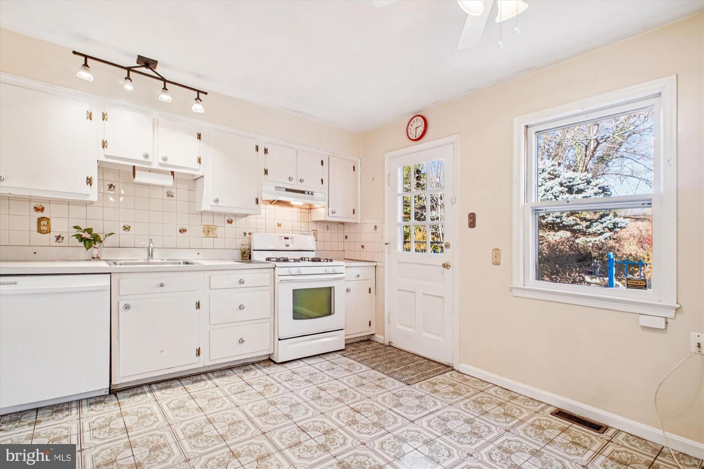 6144 CHESTERBROOK RD, MCLEAN, Virginia 22101, 3 Bedrooms Bedrooms, ,2 BathroomsBathrooms,Residential,For sale,6144 CHESTERBROOK RD,VAFX2280464 MLS # VAFX2280464