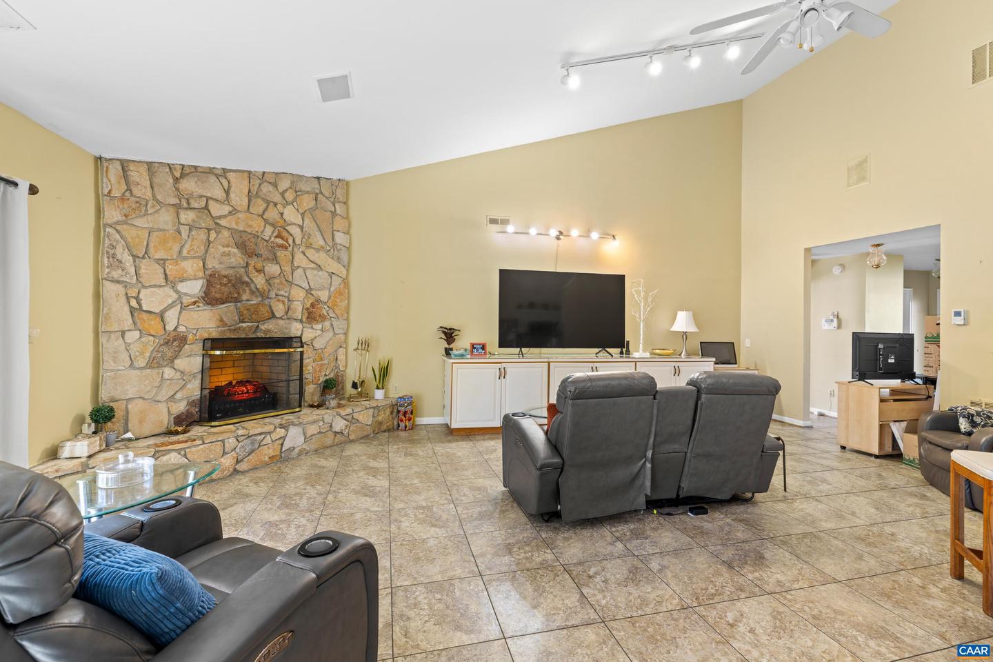 465 HIDDEN RIDGE RD, CHARLOTTESVILLE, Virginia 22902, 3 Bedrooms Bedrooms, ,2 BathroomsBathrooms,Residential,For sale,465 HIDDEN RIDGE RD,671464 MLS # 671464