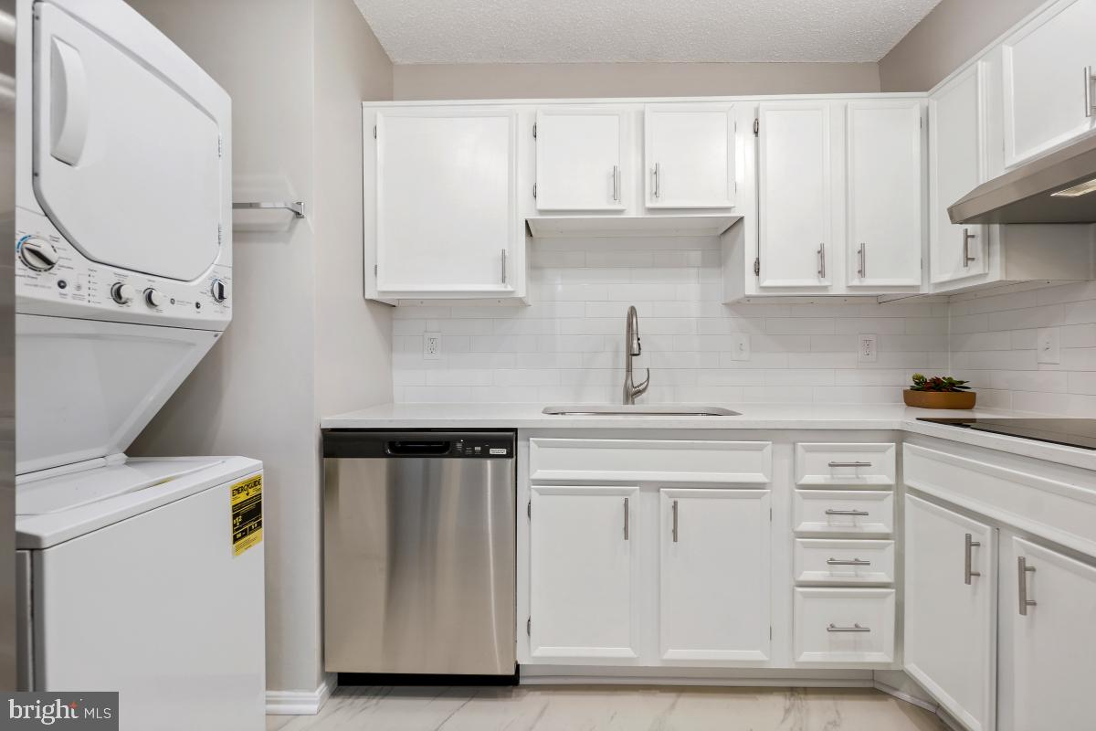 5902 MOUNT EAGLE DR #303, ALEXANDRIA, Virginia 22303, 2 Bedrooms Bedrooms, 8 Rooms Rooms,1 BathroomBathrooms,Residential,For sale,5902 MOUNT EAGLE DR #303,VAFX2280452 MLS # VAFX2280452 5902 MOUNT EAGLE DR #303, ALEXANDRIA, Virginia 22303, 2 Bedrooms Bedrooms, 8 Rooms Rooms,1 BathroomBathrooms,Residential,For sale,5902 MOUNT EAGLE DR #303,VAFX2280452 MLS # VAFX2280452