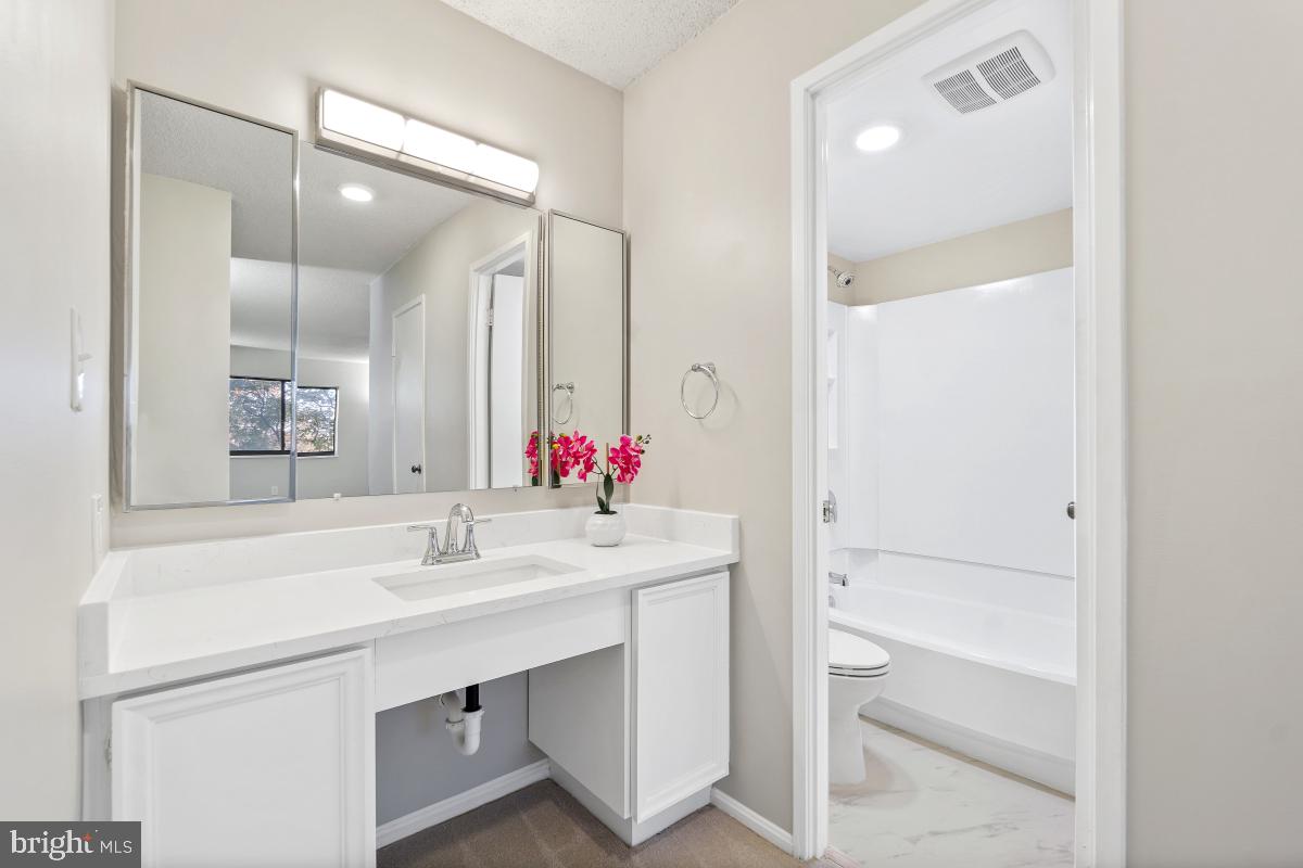 5902 MOUNT EAGLE DR #303, ALEXANDRIA, Virginia 22303, 2 Bedrooms Bedrooms, 8 Rooms Rooms,1 BathroomBathrooms,Residential,For sale,5902 MOUNT EAGLE DR #303,VAFX2280452 MLS # VAFX2280452 5902 MOUNT EAGLE DR #303, ALEXANDRIA, Virginia 22303, 2 Bedrooms Bedrooms, 8 Rooms Rooms,1 BathroomBathrooms,Residential,For sale,5902 MOUNT EAGLE DR #303,VAFX2280452 MLS # VAFX2280452