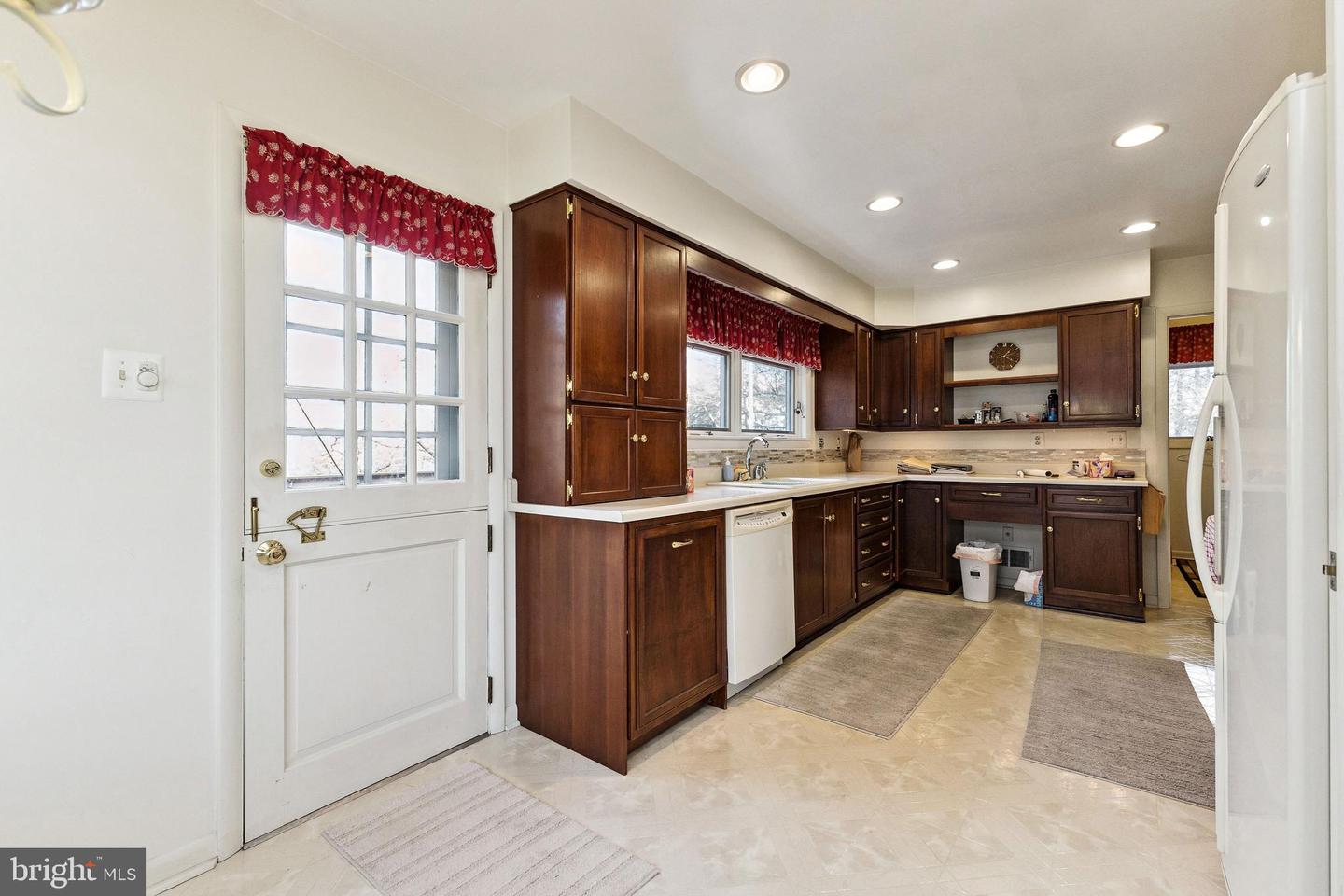 17167 SIMPSON CIR, PAEONIAN SPRINGS, Virginia 20129, 5 Bedrooms Bedrooms, ,4 BathroomsBathrooms,Residential,For sale,17167 SIMPSON CIR,VALO2111686 MLS # VALO2111686