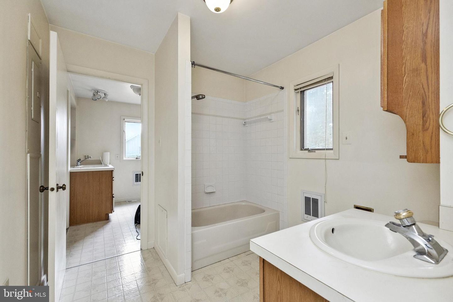 17167 SIMPSON CIR, PAEONIAN SPRINGS, Virginia 20129, 5 Bedrooms Bedrooms, ,4 BathroomsBathrooms,Residential,For sale,17167 SIMPSON CIR,VALO2111686 MLS # VALO2111686