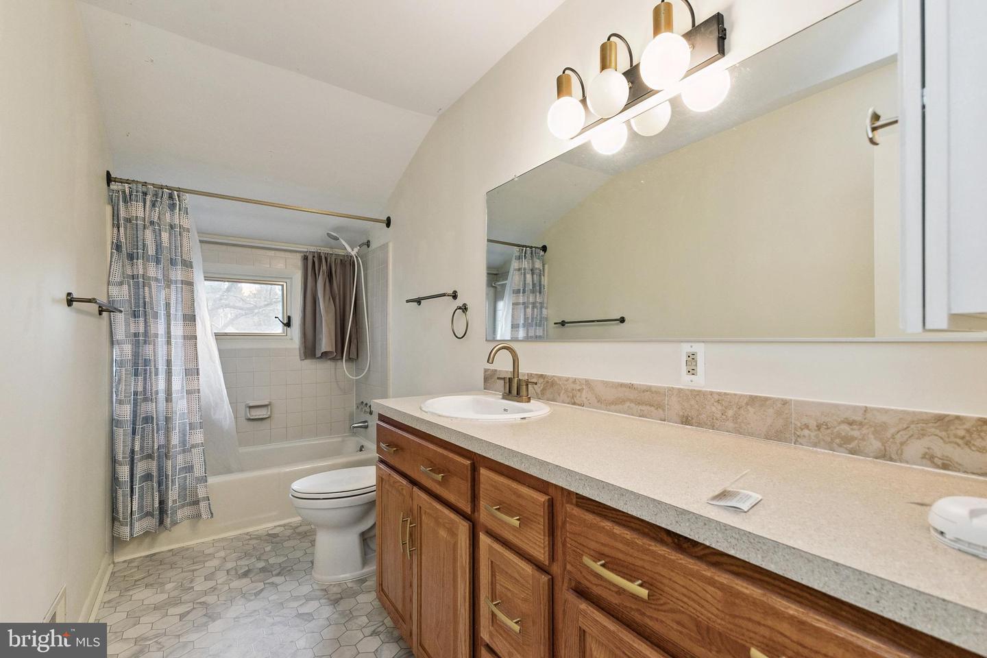 17167 SIMPSON CIR, PAEONIAN SPRINGS, Virginia 20129, 5 Bedrooms Bedrooms, ,4 BathroomsBathrooms,Residential,For sale,17167 SIMPSON CIR,VALO2111686 MLS # VALO2111686