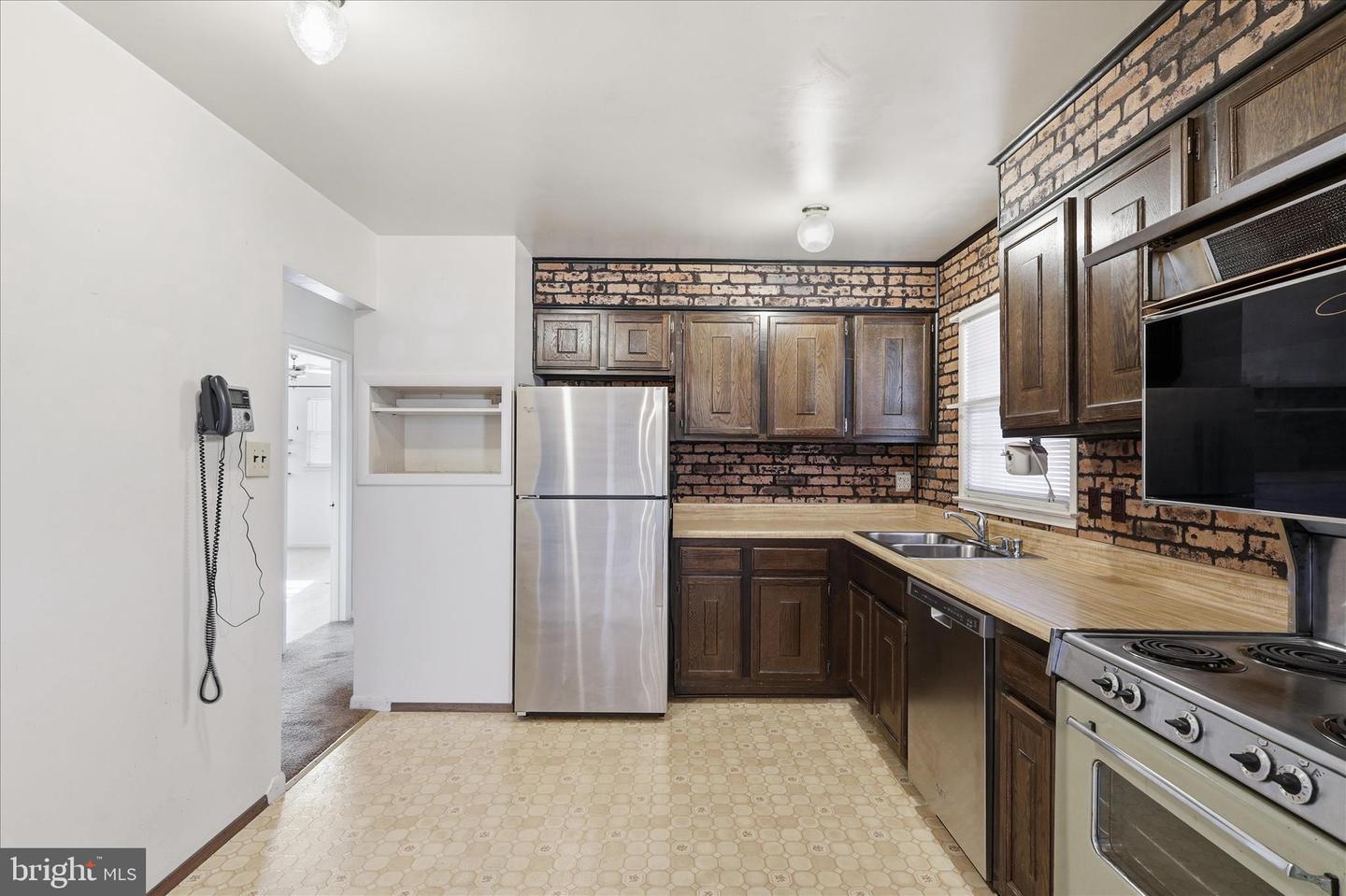 13010 KERRYDALE RD, WOODBRIDGE, Virginia 22193, 4 Bedrooms Bedrooms, ,2 BathroomsBathrooms,Residential,For sale,13010 KERRYDALE RD,VAPW2108160 MLS # VAPW2108160 13010 KERRYDALE RD, WOODBRIDGE, Virginia 22193, 4 Bedrooms Bedrooms, ,2 BathroomsBathrooms,Residential,For sale,13010 KERRYDALE RD,VAPW2108160 MLS # VAPW2108160