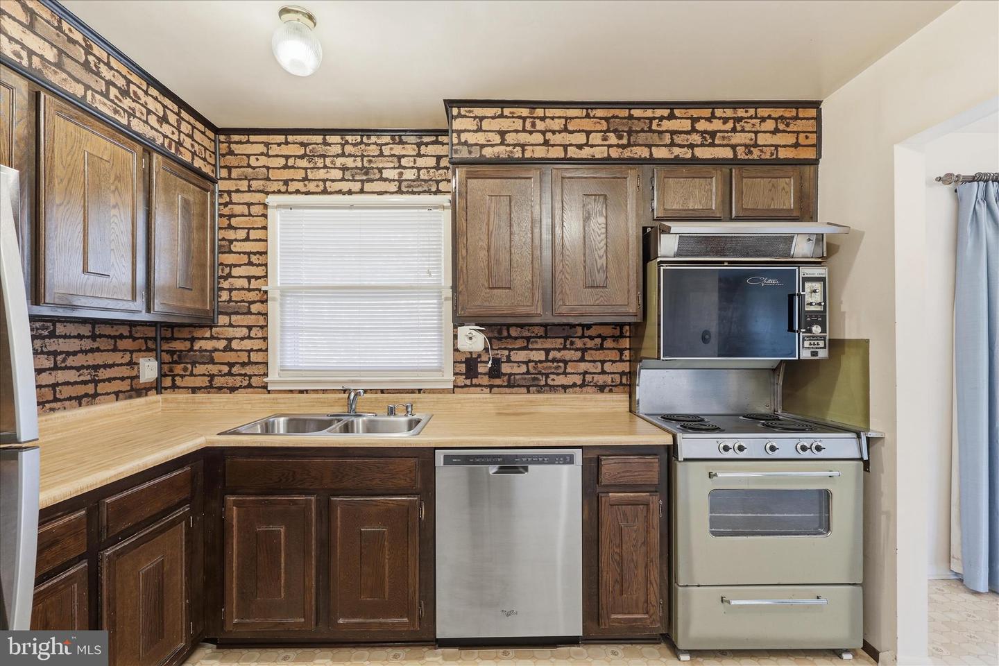 13010 KERRYDALE RD, WOODBRIDGE, Virginia 22193, 4 Bedrooms Bedrooms, ,2 BathroomsBathrooms,Residential,For sale,13010 KERRYDALE RD,VAPW2108160 MLS # VAPW2108160 13010 KERRYDALE RD, WOODBRIDGE, Virginia 22193, 4 Bedrooms Bedrooms, ,2 BathroomsBathrooms,Residential,For sale,13010 KERRYDALE RD,VAPW2108160 MLS # VAPW2108160