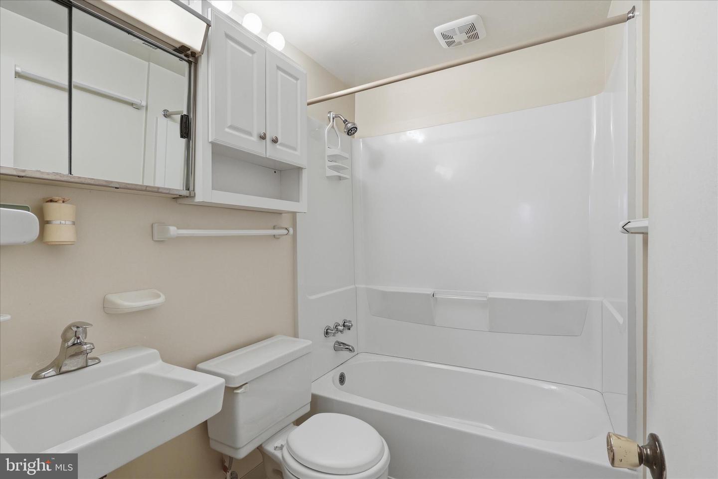 13010 KERRYDALE RD, WOODBRIDGE, Virginia 22193, 4 Bedrooms Bedrooms, ,2 BathroomsBathrooms,Residential,For sale,13010 KERRYDALE RD,VAPW2108160 MLS # VAPW2108160 13010 KERRYDALE RD, WOODBRIDGE, Virginia 22193, 4 Bedrooms Bedrooms, ,2 BathroomsBathrooms,Residential,For sale,13010 KERRYDALE RD,VAPW2108160 MLS # VAPW2108160