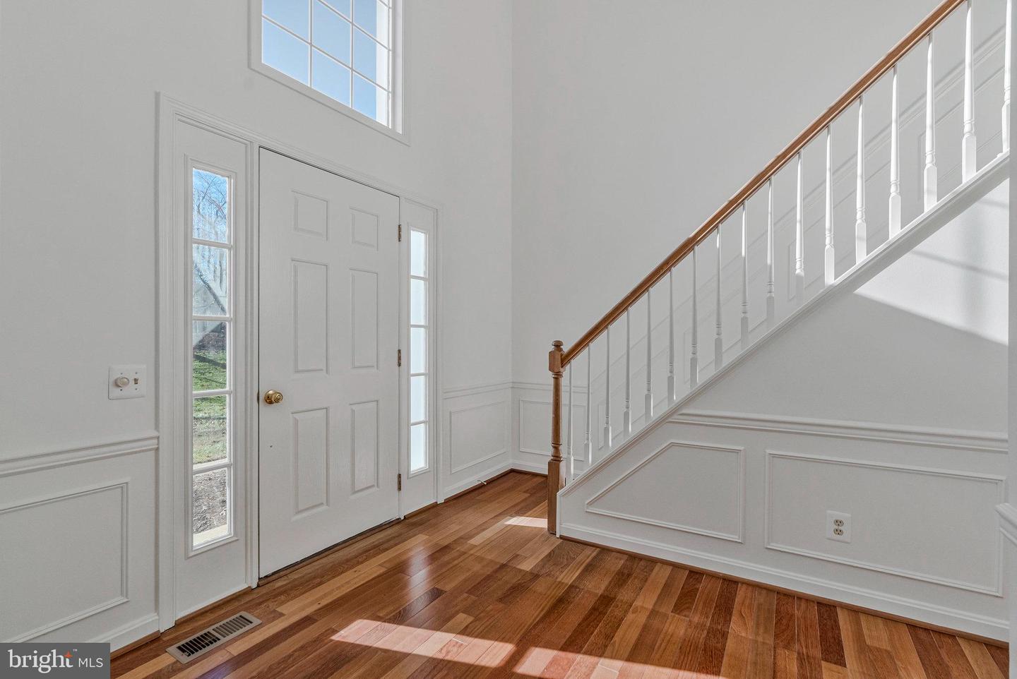 714 CLAIRMONT CT NE, LEESBURG, Virginia 20176, 4 Bedrooms Bedrooms, ,2 BathroomsBathrooms,Residential,For sale,714 CLAIRMONT CT NE,VALO2111616 MLS # VALO2111616